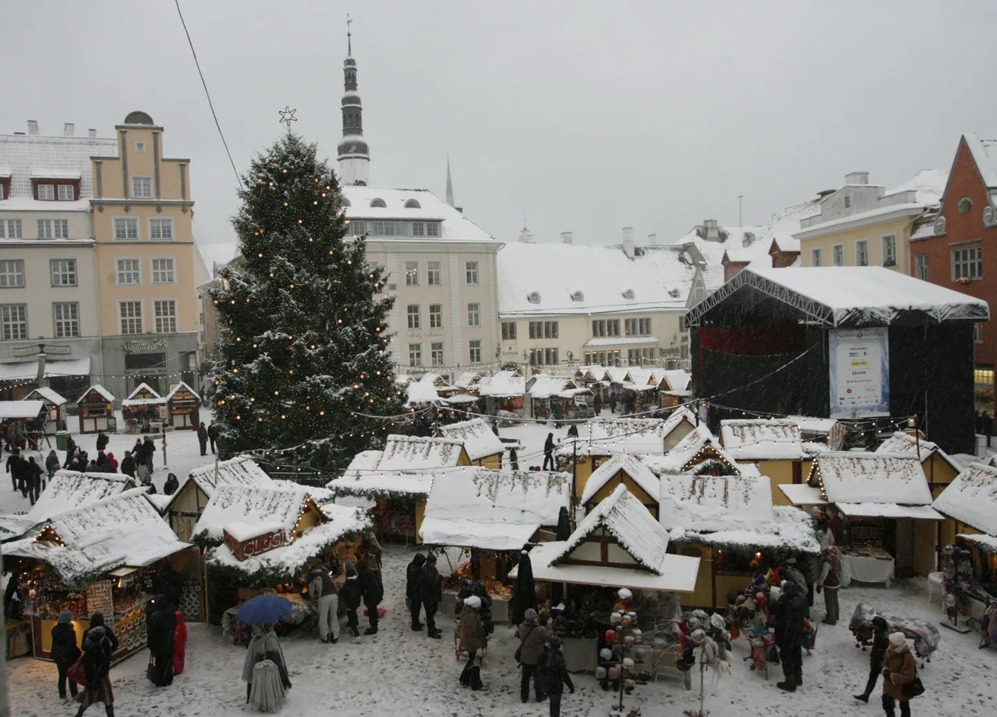 Eelmise talve jõuluturg Raekoja platsil.