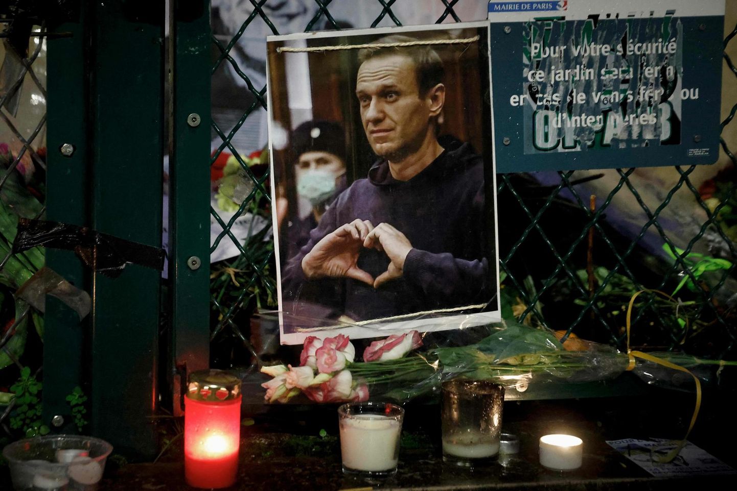 Vanglas tapetud Vene opositsiooniliider Akeksei Navalnõile pühendatud mälestusmärk Pariisis. 