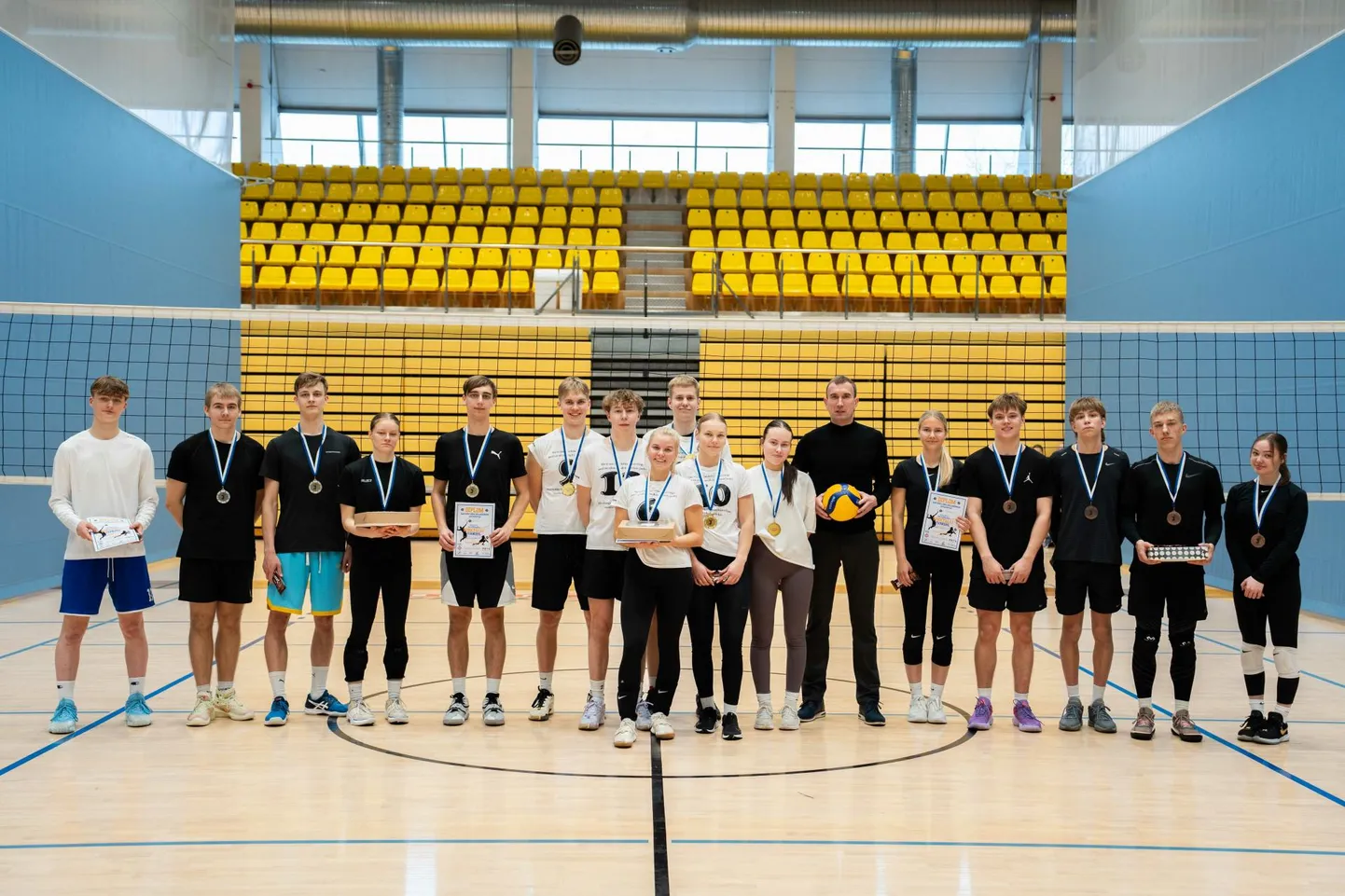 Parimad vasakult: Rakvere riigigümnaasium II (4. koht), Rakvere riigigümnaasium+Rakvere eragümnaasium (2. koht), Vinni-Pajusti gümnaasium+Rakvere riigigümnaasium (1. koht), Kadrina keskkool III (3. koht).