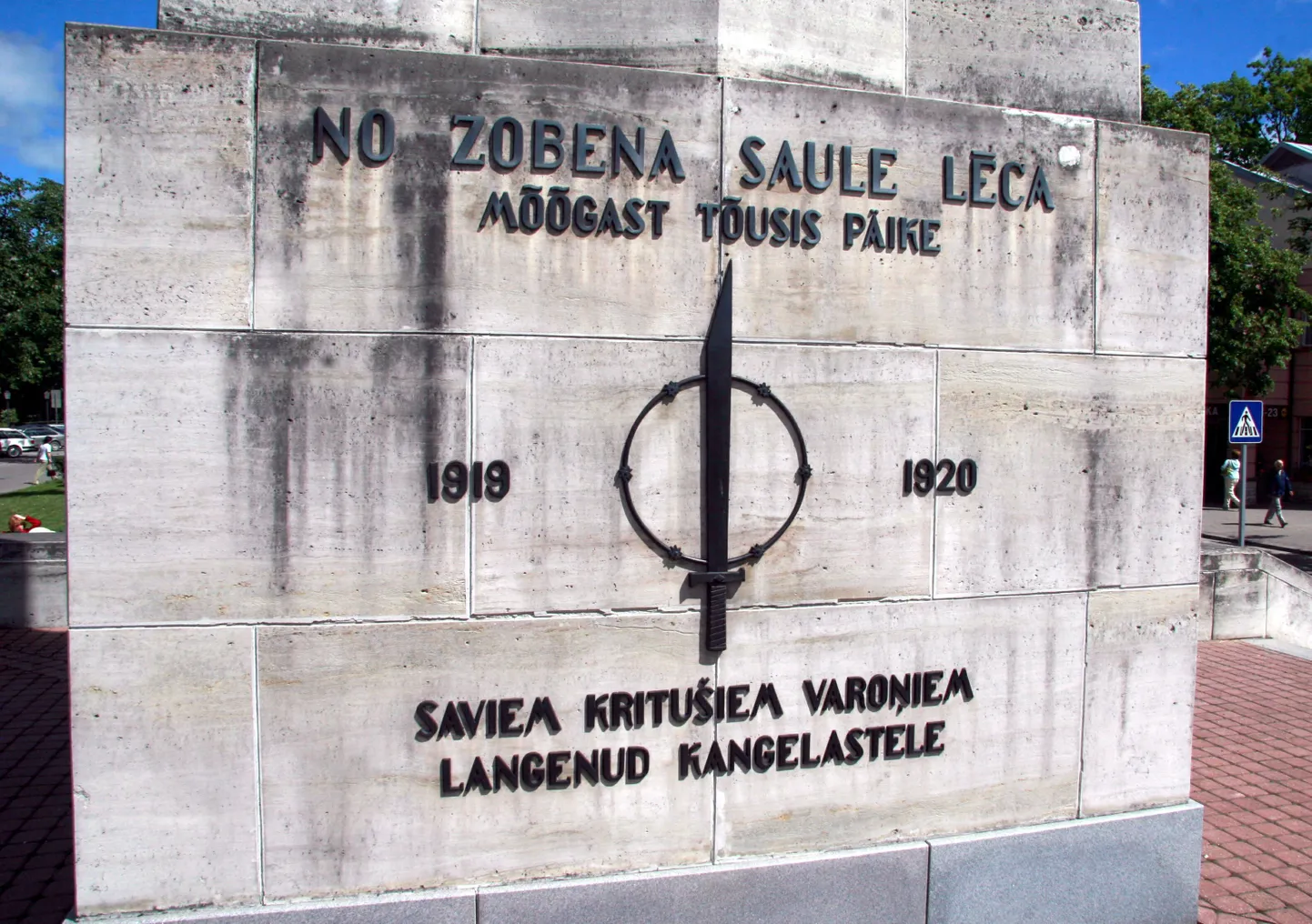 Võnnu lahingu monument Lätis Cesises.