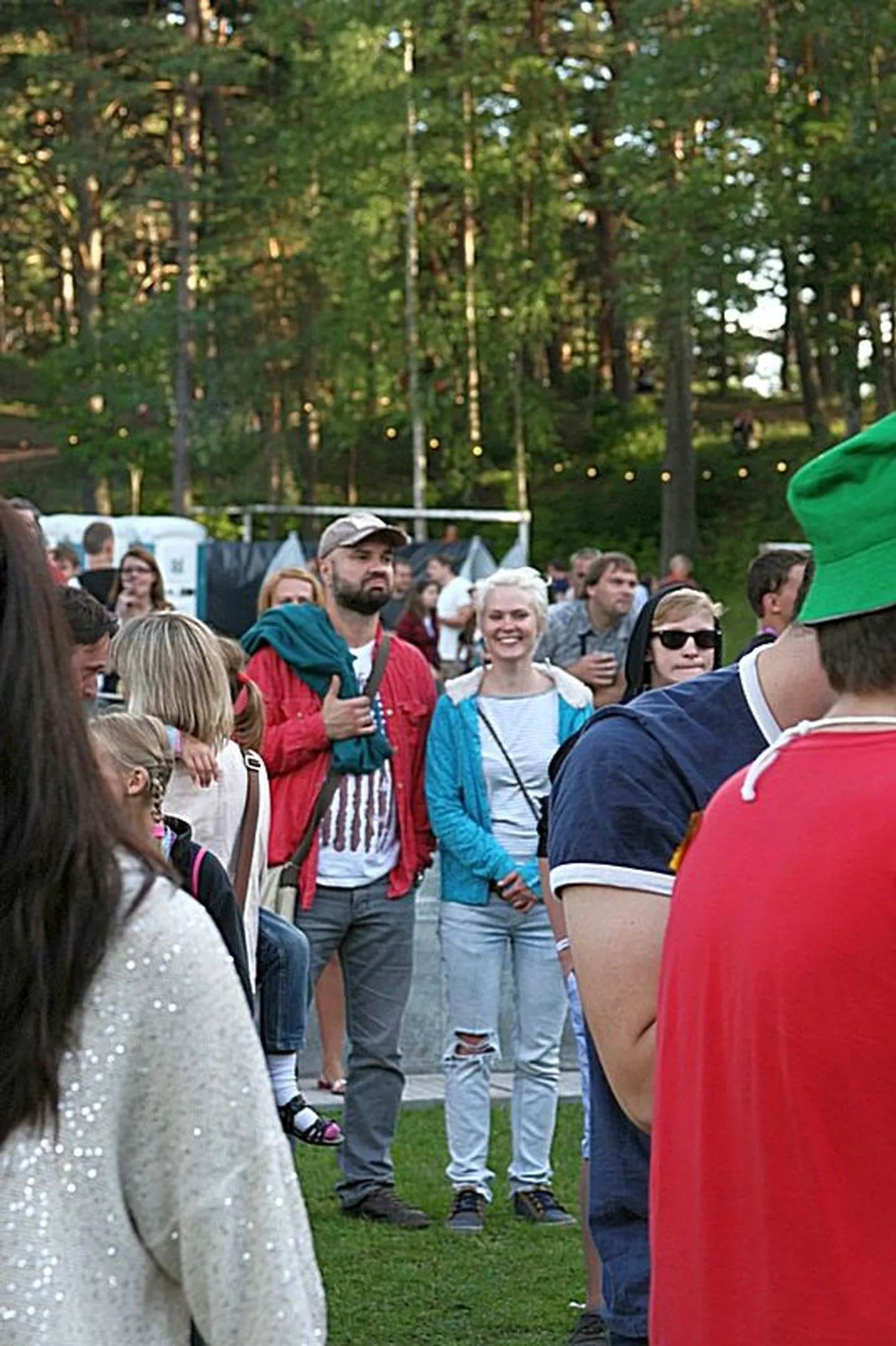 Mihkel Raud ja Liina Vahter muusikafestivalil Positivus