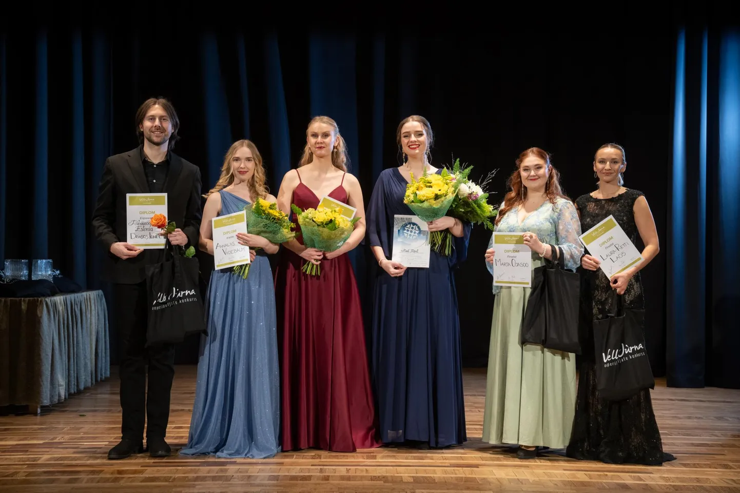 Vello Jürna ooperilauljate konkursi tänavused finalistid: Dragos Andrei Ionel, Annaliis Viidebaum, Eleriin Müüripeal, Rael Rent, Marta Ojasoo, Laura-Retti Laos.