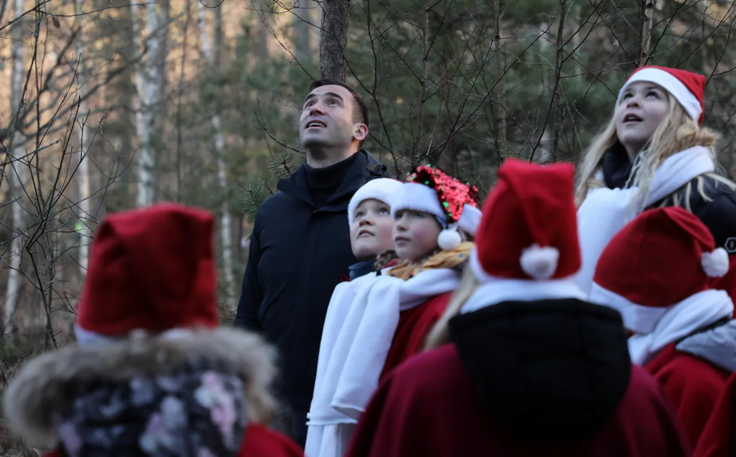 Мэр Риги Мартиньш Стакис и детский вокальный ансамбль Knīpas un Knauķi