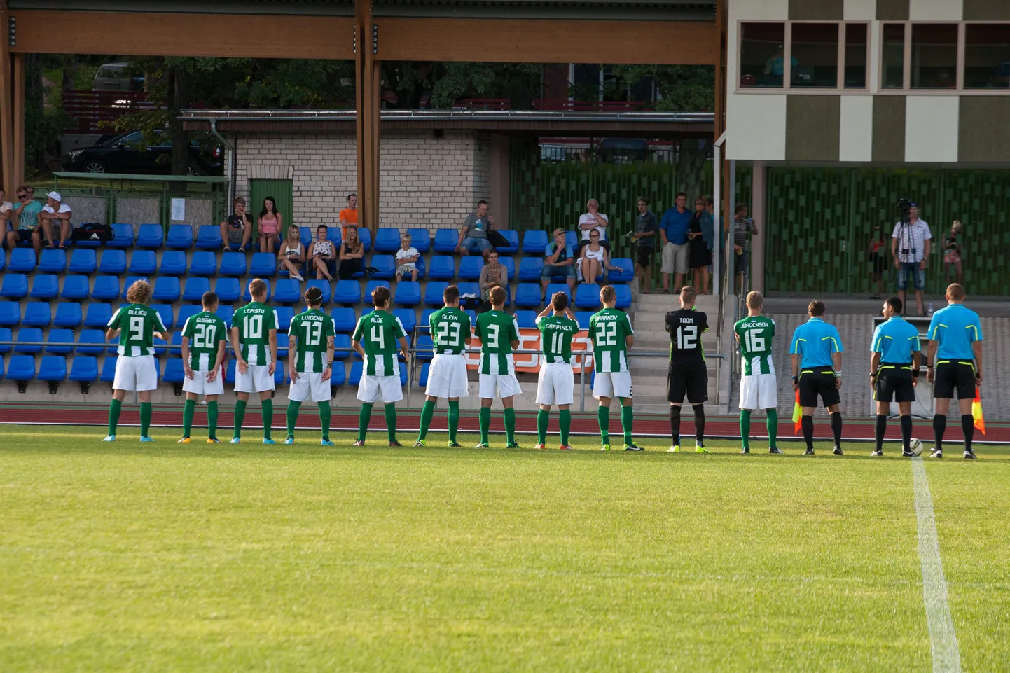 FC Flora meeskond enne mängu Viljandi klubiga.