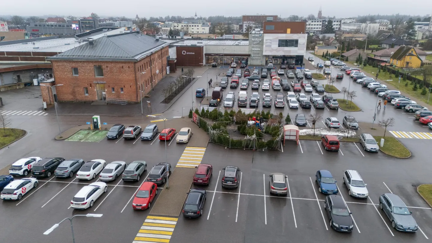 Uue direktiivi praegusel kujul jõustumise korral peaks kõikidesse enam kui 20 kohaga parklatesse paigaldama kaablid elektriautode laadijate jaoks.​