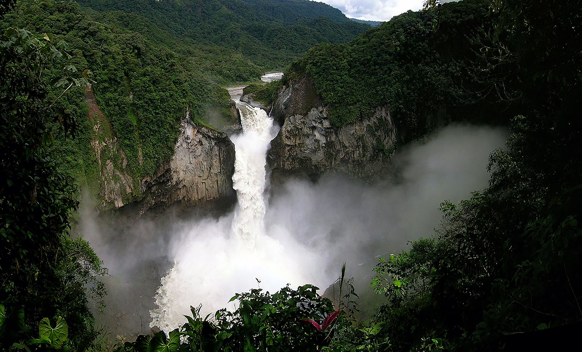 Ecuadori 150 meetri kõrgune San Rafaeli juga, mis on nüüd peaaegu kadunud
