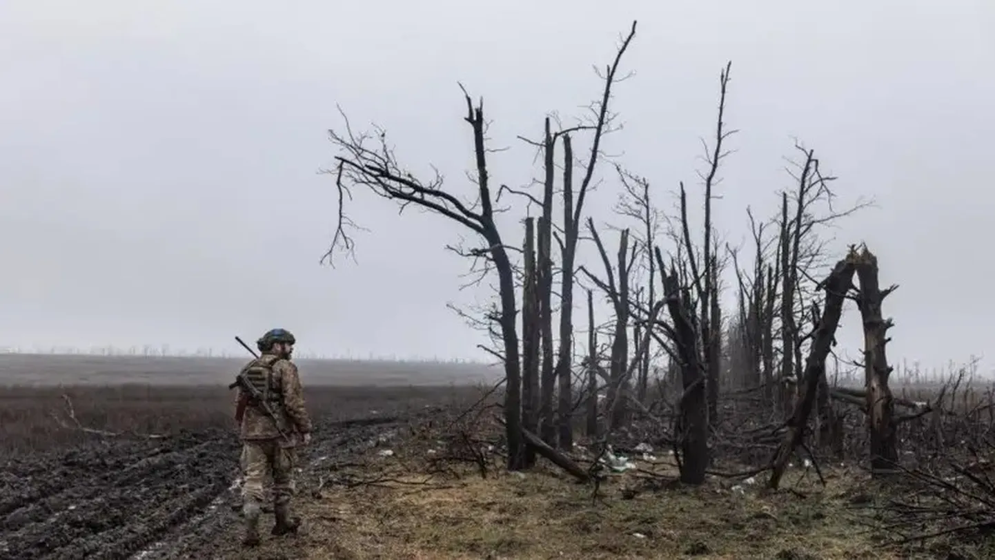 Солдат ВСУ в поле
