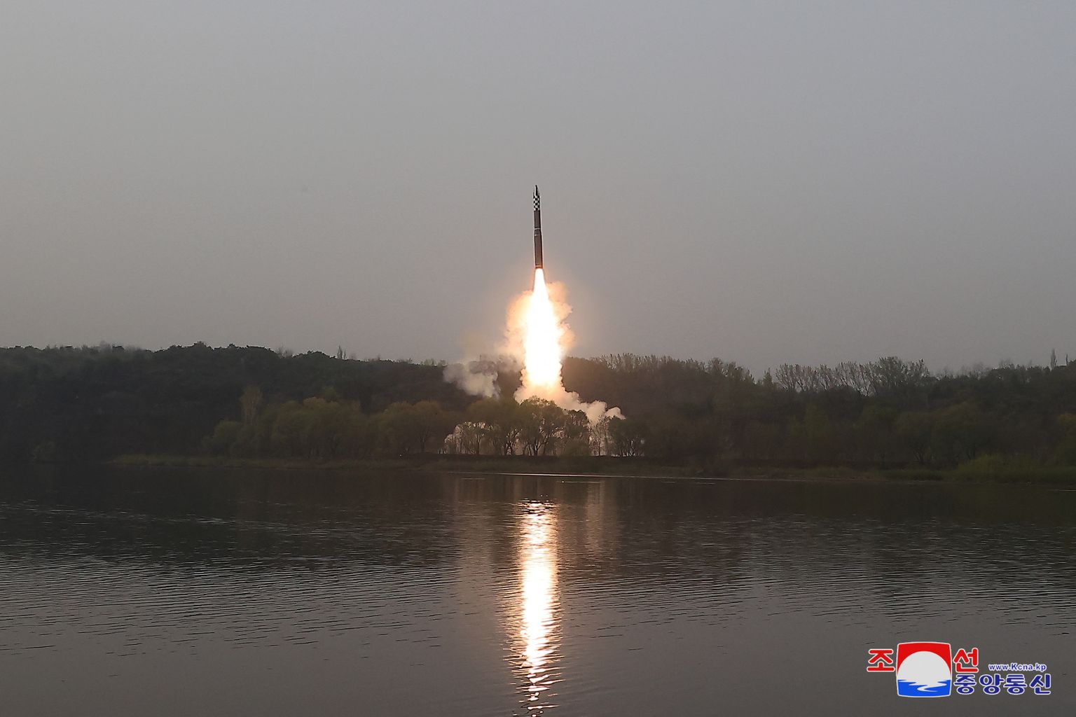 Mandritevahelise raketi Hwasong-18 katsetus aprillis