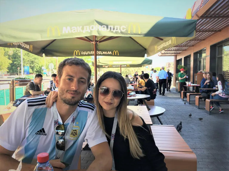 Alejandro Sconfienza (Argentiina, vasakul) ja Emilia Medina (Ekuador, paremal) toetavad sel MMil mõlemad Argentiinat.