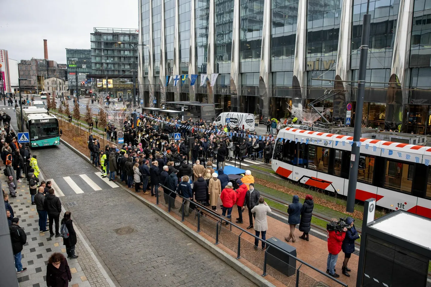 Vanasadama trammitee pidulik avamine.