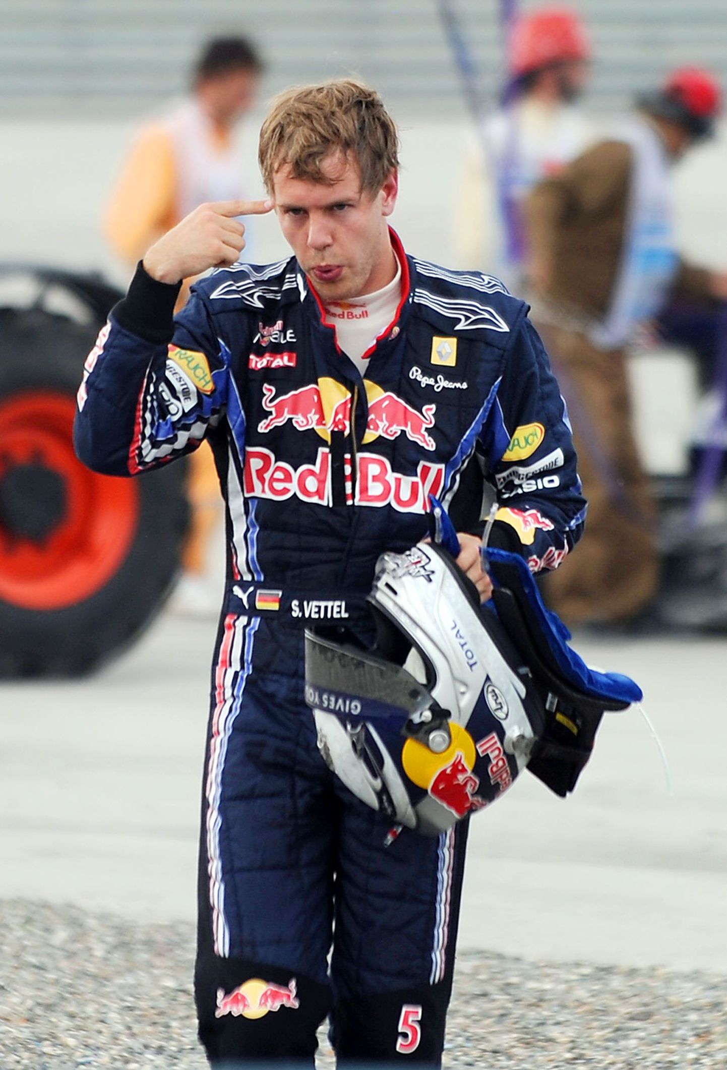 Sebastian Vettel pärast avariid.