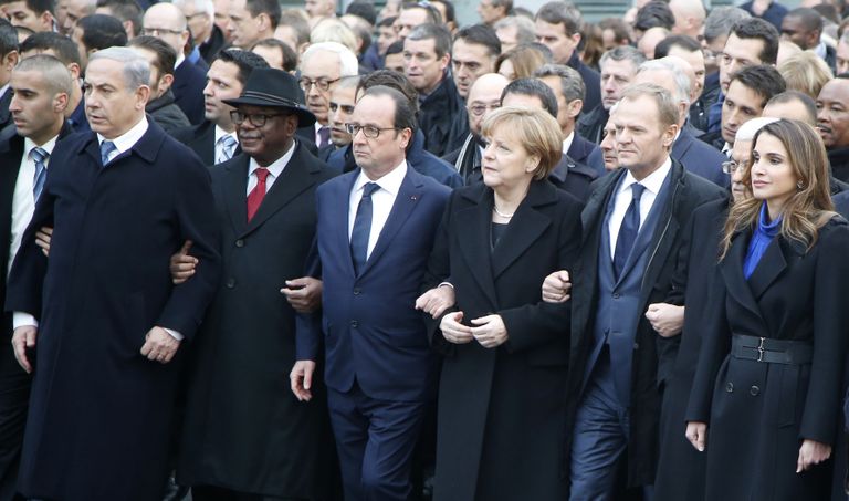 Vasakult: Iisraeli peaminister Benjamin Netanyahu, Mali president Ibrahim Boubacar Keita, Prantsuse president Francois Hollande, Saksamaa kantsler Angela Merkel, ELi president Donald Tusk, Jordaania kuninganna Rania