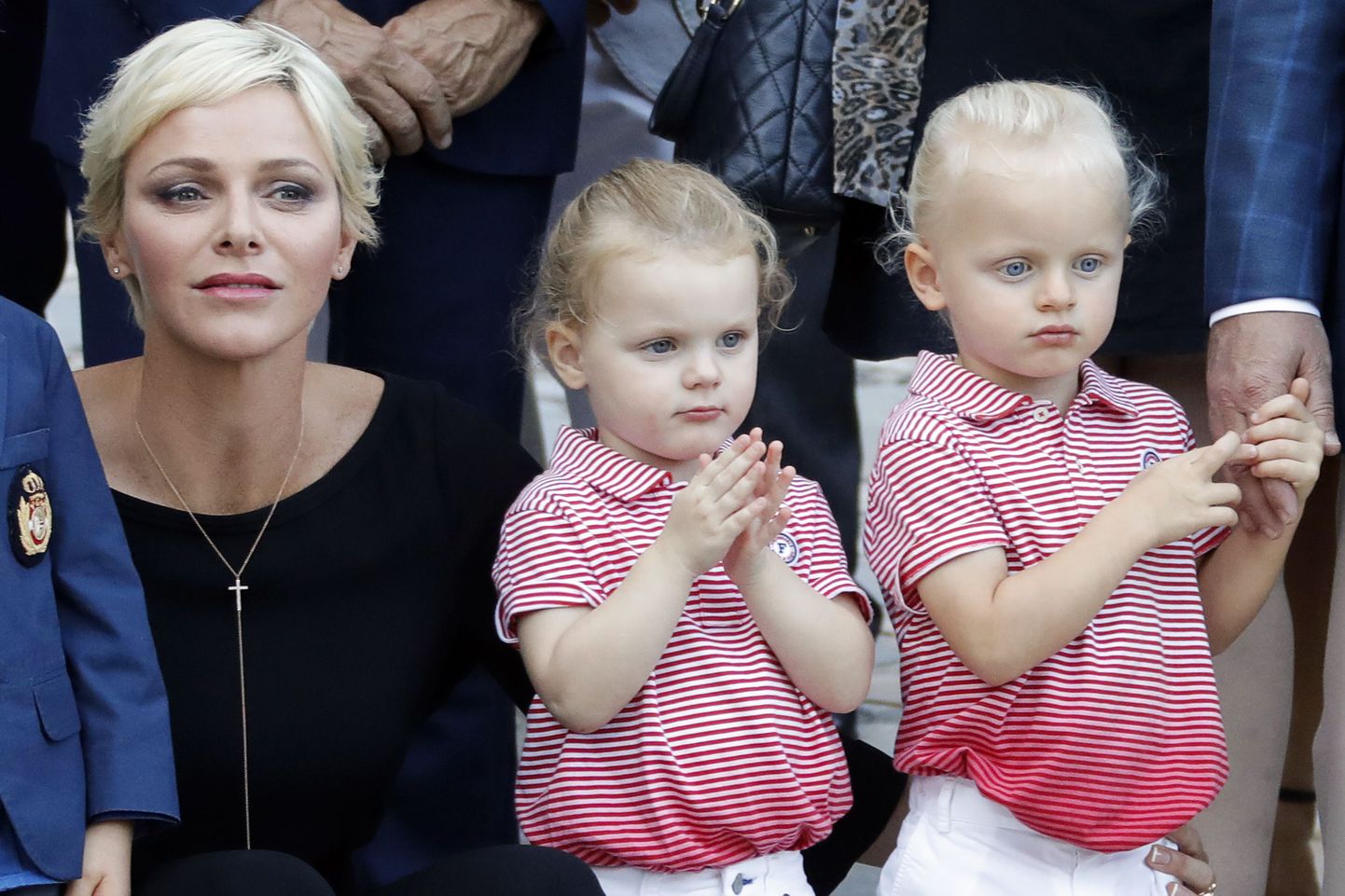 Monaco vürstinna Charlene koos kuninglike kaksikute, prints Jacques´i ja printsess Gabriellaga.