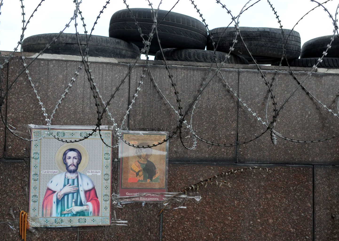 Nn Donetski rahvavabariigi eest võitlevate mässuliste püstitatud barrikaadidel Donetskis on oma koht ka õigeusklike pühapiltide jaoks.