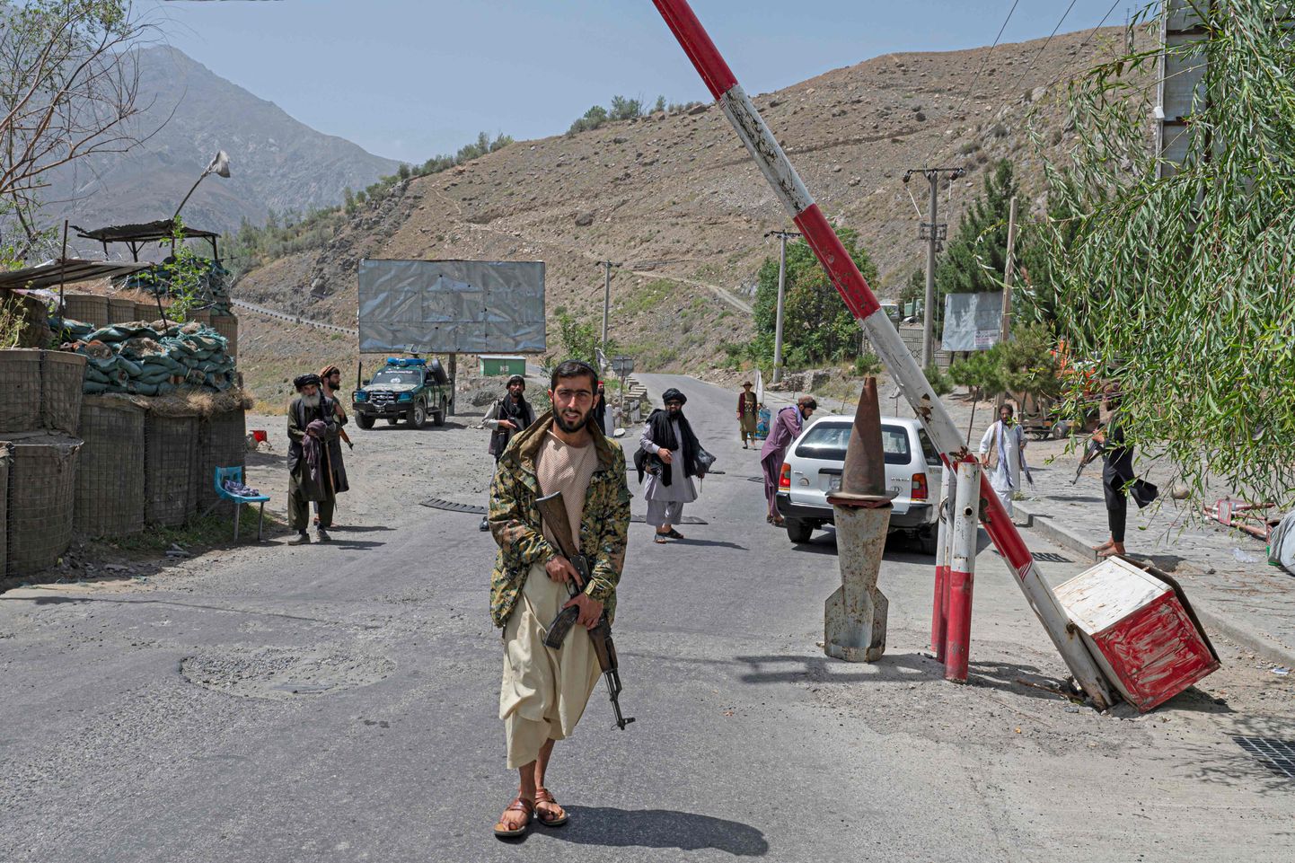 Talibani võitlejad Panjshayri provintsi Bazaraki piirkonnas asuvas kontrollpunktis.