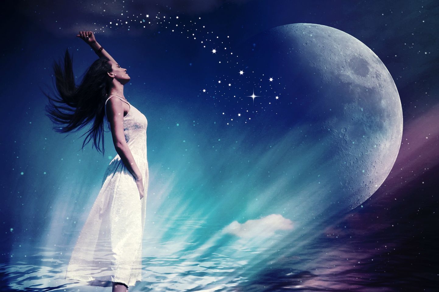 Женщина, Луна, звезды. Иллюстративное фото