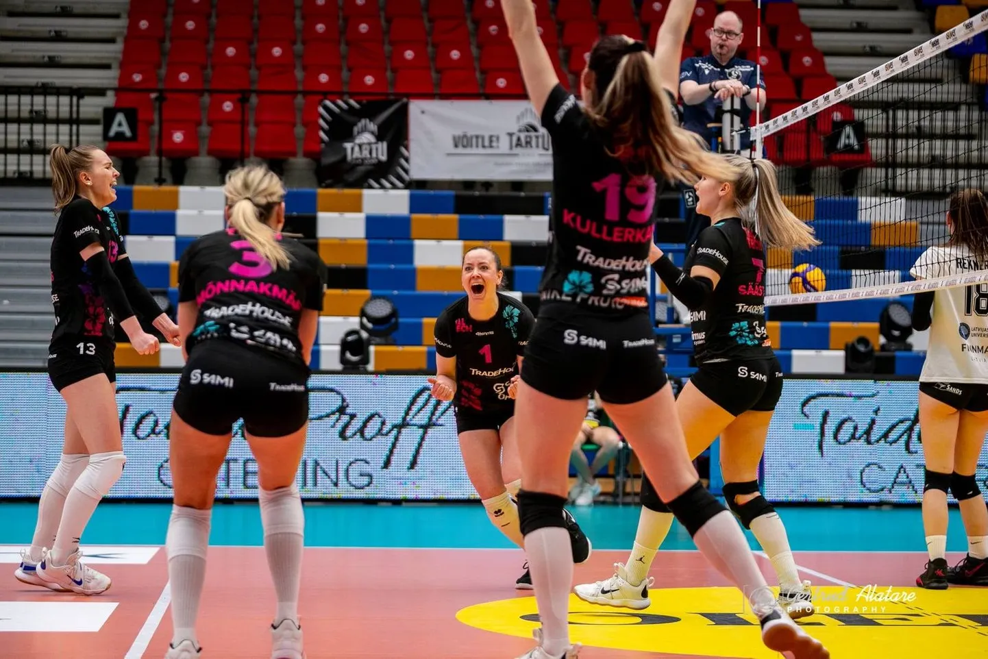 Esimene finaalmäng oli finaali vääriline. TalTech/Tradehouse`i võidurõõm.