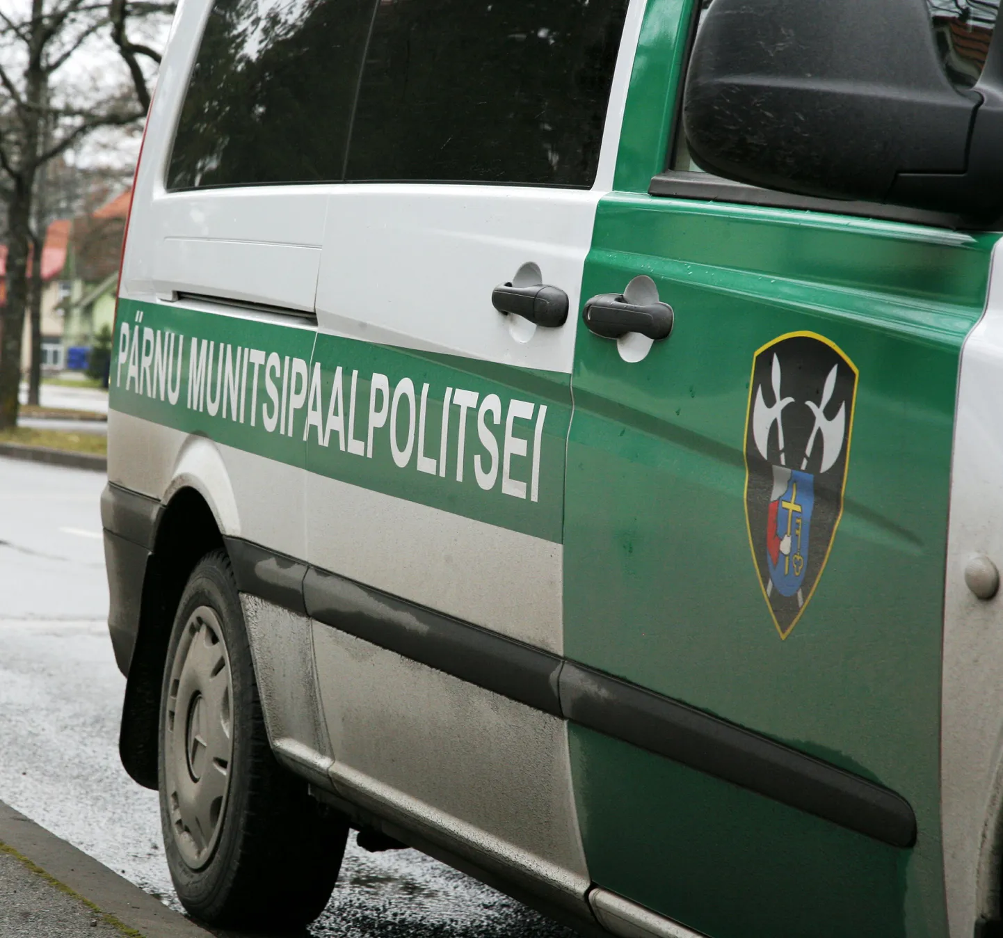 Endine Pärnu munitsipaalpolitsei väikebuss.