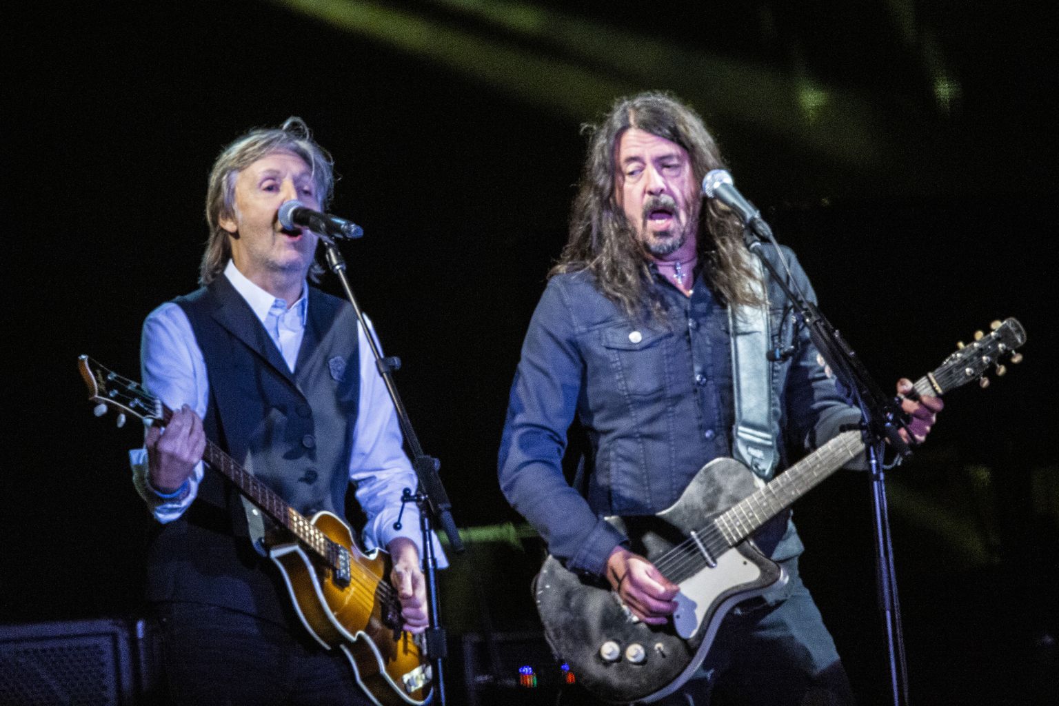 Paul McCartney ja Dave Grohl koos laval Glastonbury muusikafestivalil
