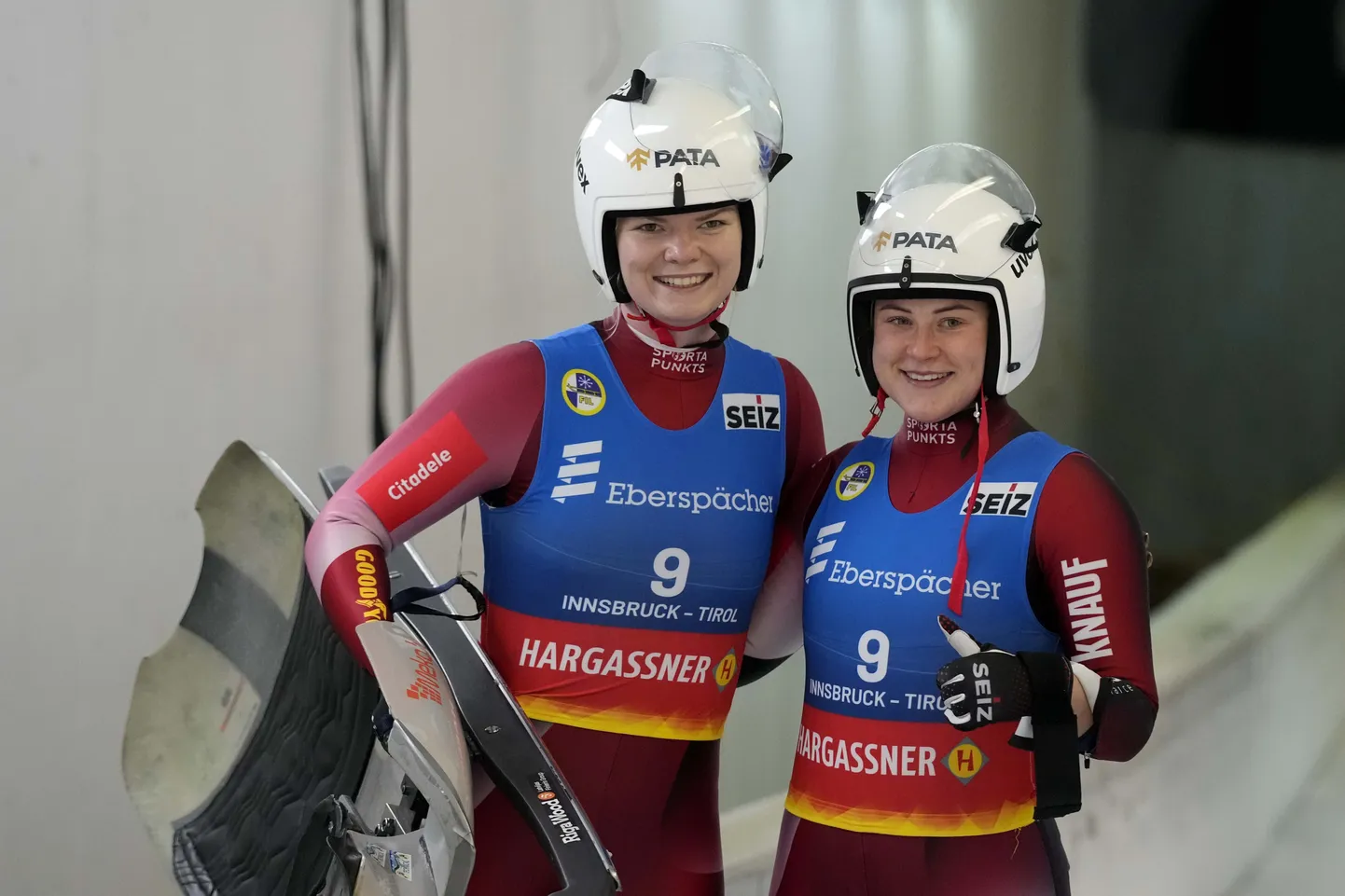 Anda Upīte/Zane Kaluma sestdien, 7. decembrī, Austrijā Pasaules kausa kamaniņu sportā otrajā posmā divnieku sacensībās izcīnīja trešo vietu