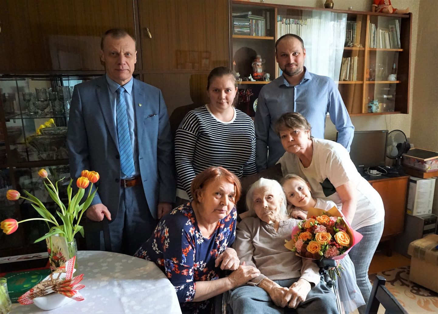 Valgalanna Maria Škatova tähistas 100 aasta juubelit. Õnnitlemas käis ka Valga vallavanem Margus Lepik.