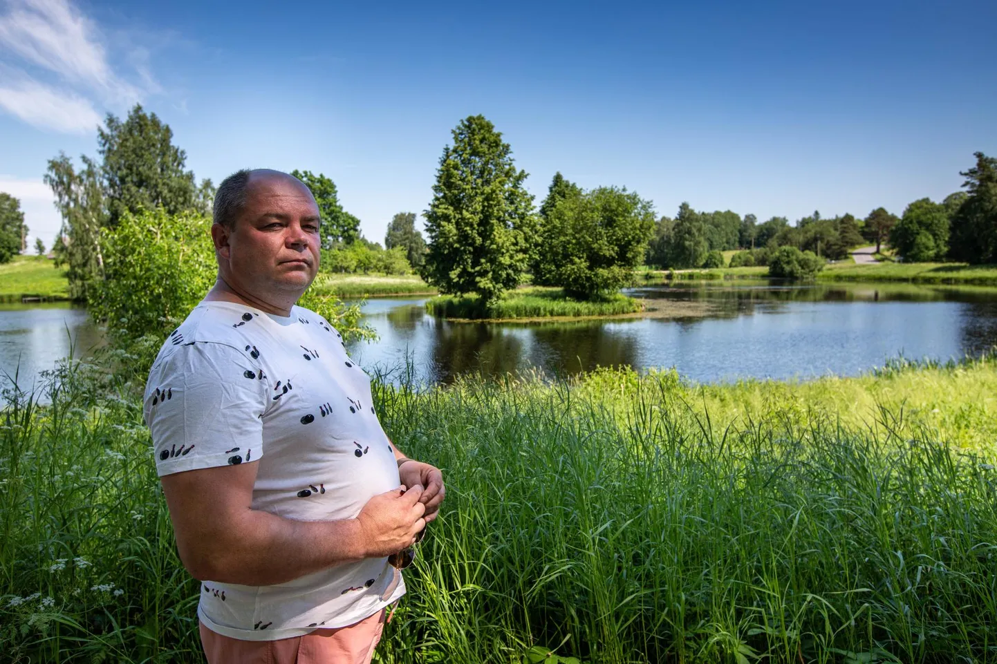 Ettevõtja Lauri Keerov plaanib Tsooru järvel kalaturismi edendada, selleks on kavas järvel asuva saare kõrvale rajada pontoonidel forellipüügi ja grillimise platvorm. Ettevõtmisele leidub aga vastaseid.