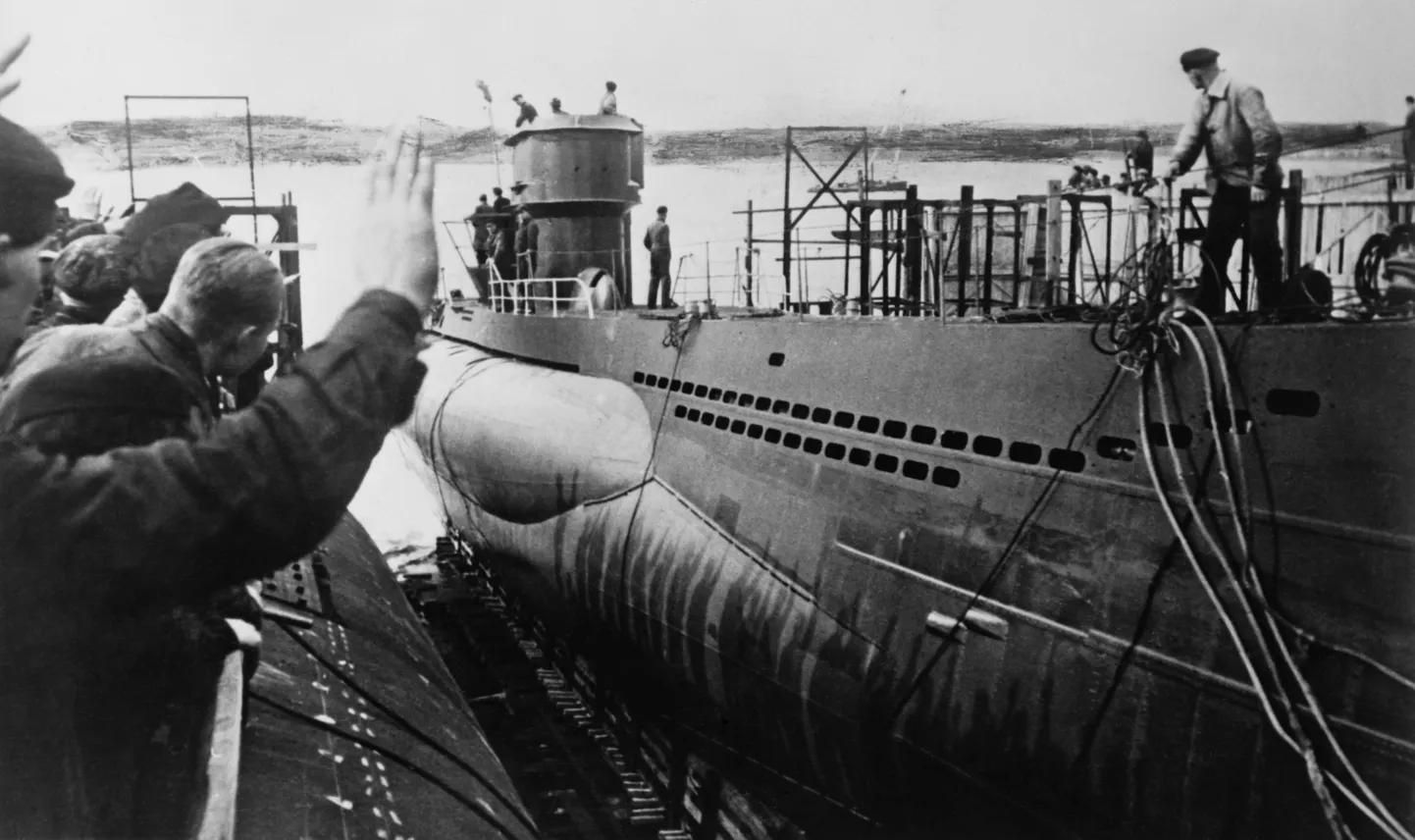 Pildil on Saksa U-paadi vettelaskmine 1943. või 1944. aastal (täpne aeg teadmata). U-paat on Saksamaa allveelaevade üldnimetus, mis tuleb sõnast U-Boot – Unterseeboot.