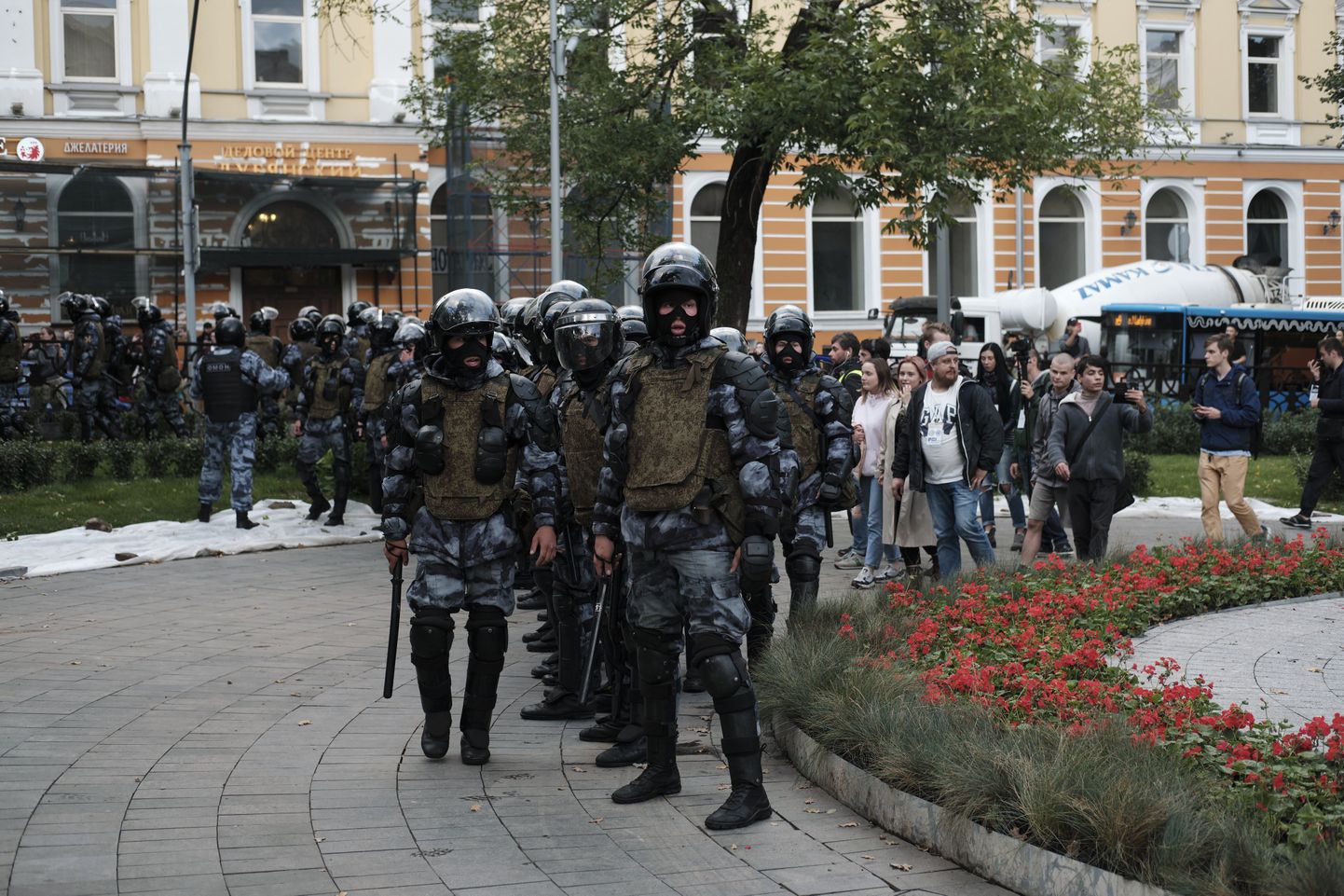 Politseijõud Moskvas eelmise meeleavalduse ajal 10. augustil.