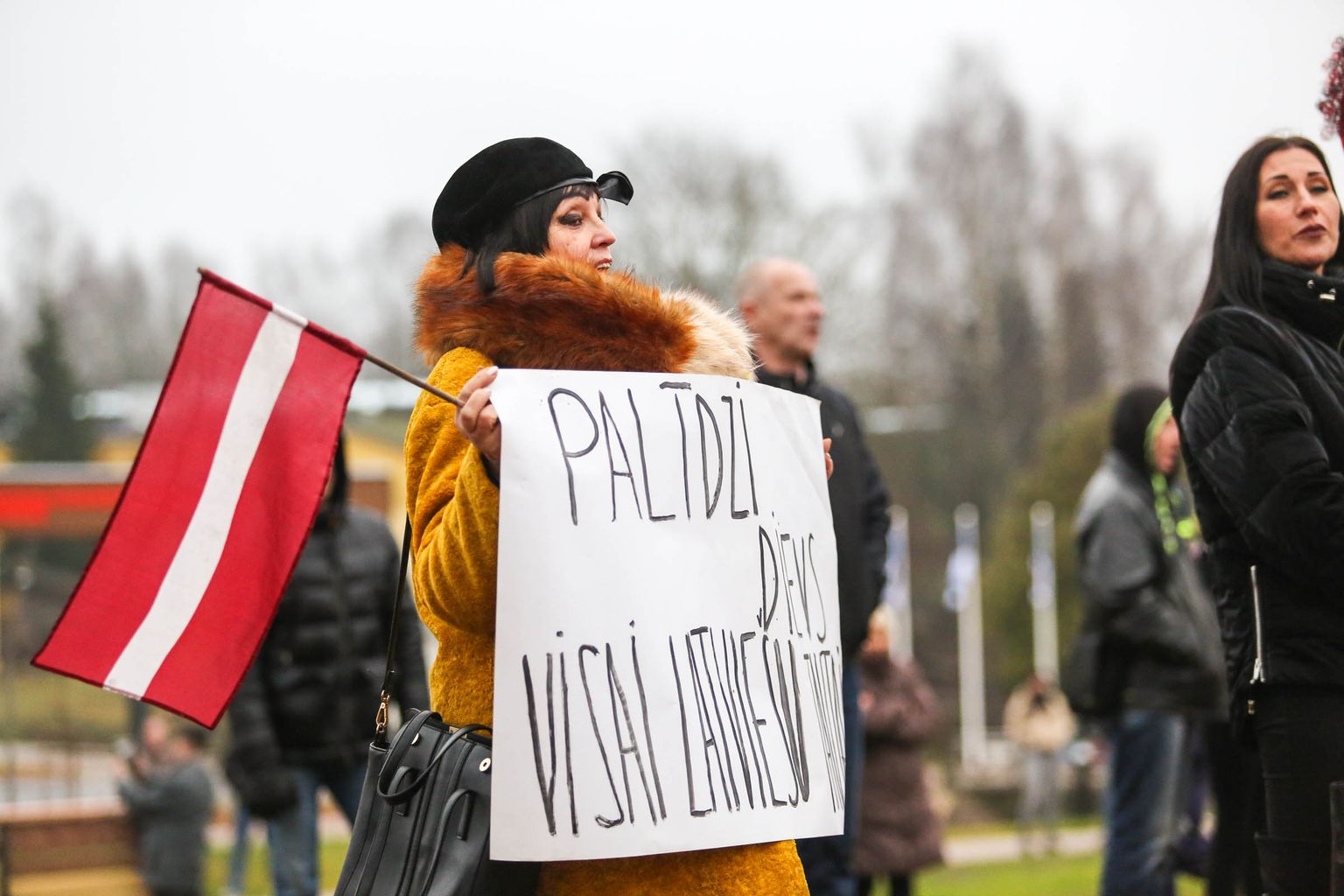 Koroonavastane meeleavaldus Lätis.
