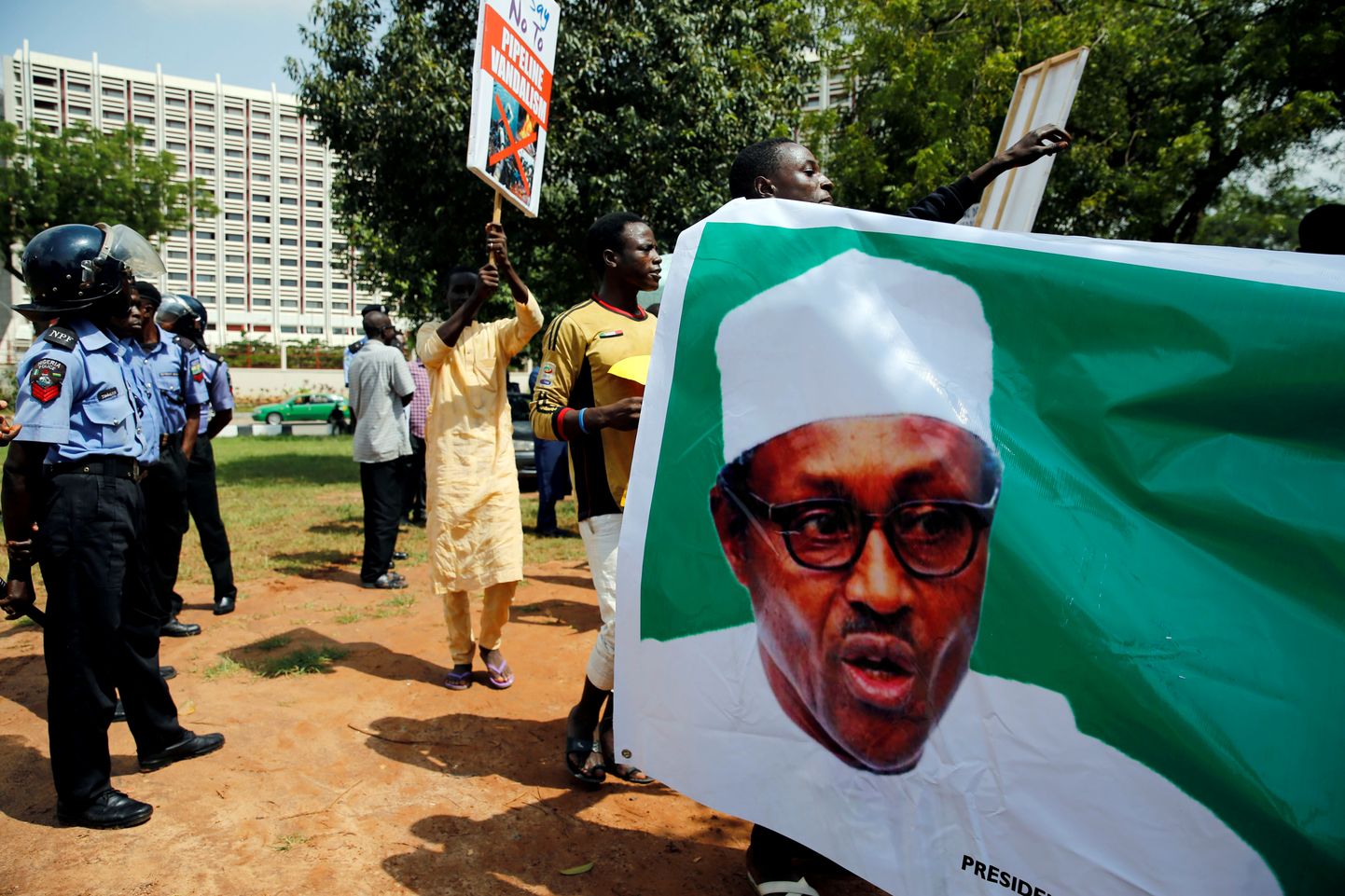 Muhammadu Buhari toetajad Abujas.