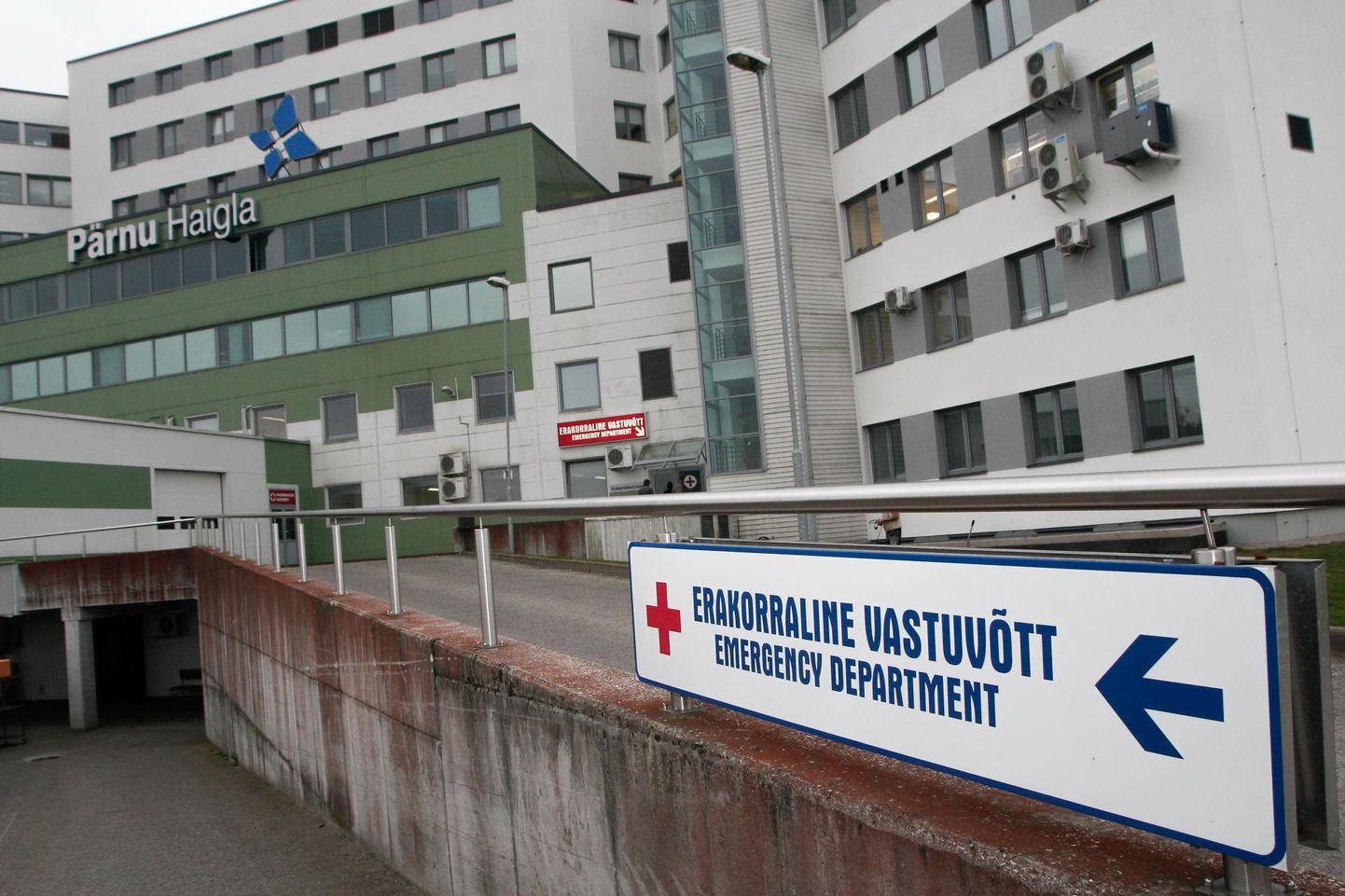 Naisega Pärnu haigla erakorralise meditsiini osakonnas tegelnud arst sai soovitusi, kuidas patsientidega paremini suhelda.