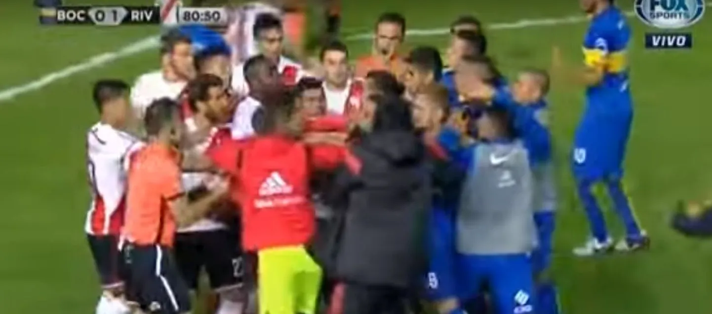 River Plate'i ja Boca Juniorsi meeskondade vaheline kähmlus.