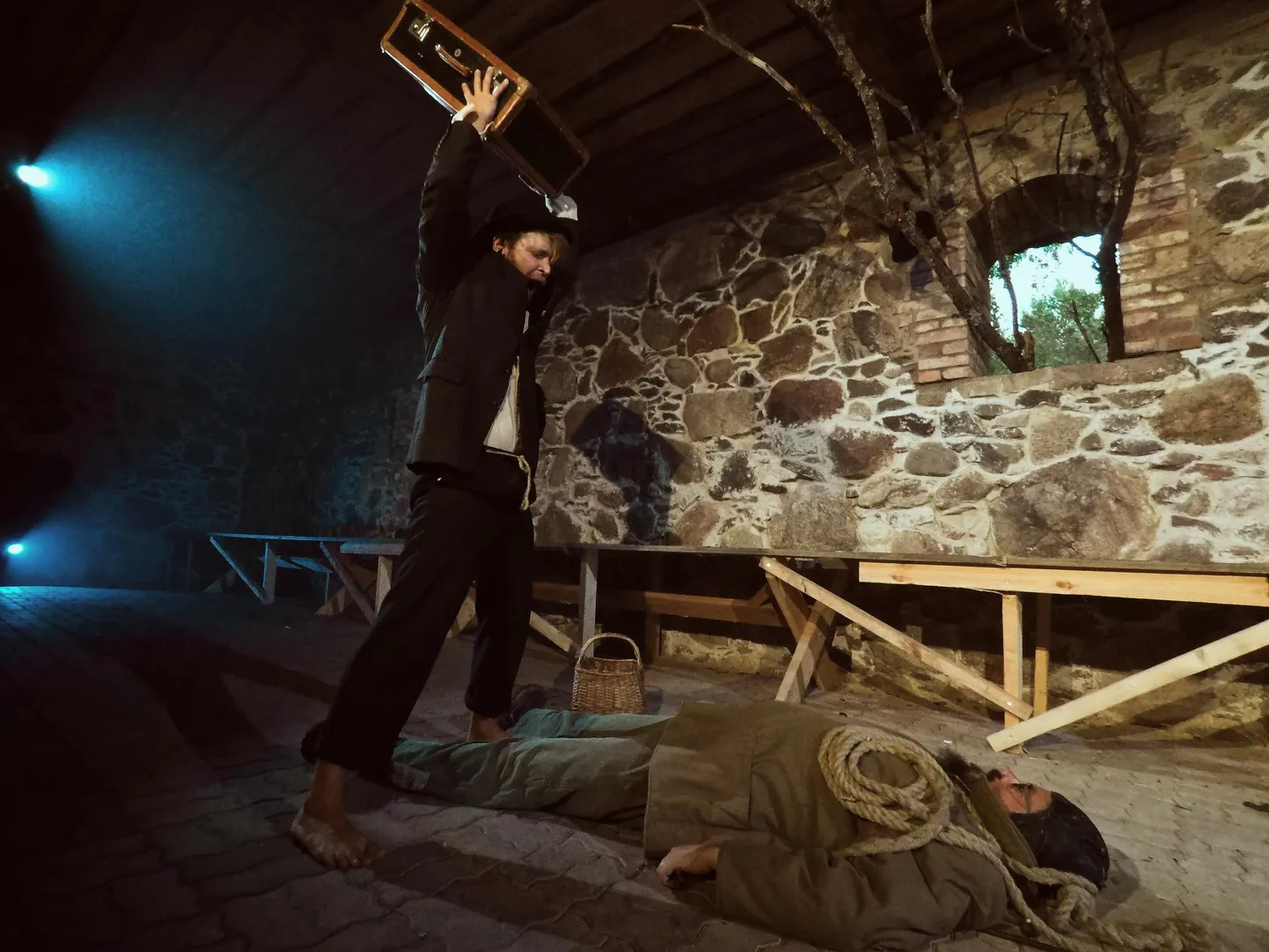 Estragon (Imre Õunapuu) ja Lucky (Patrick MacGinley).