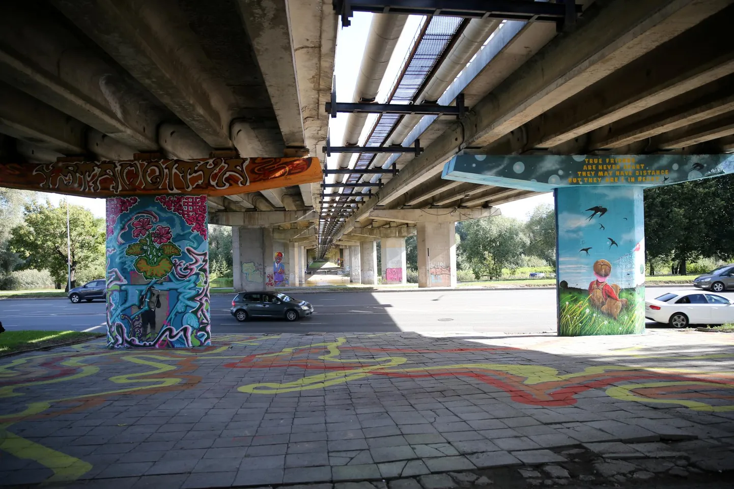 Tartu ja Tampere sõpruse 30. aastapäevaks valmis Sõpruse silla all Eesti ja Soome noorte tänavakunstiteos.
