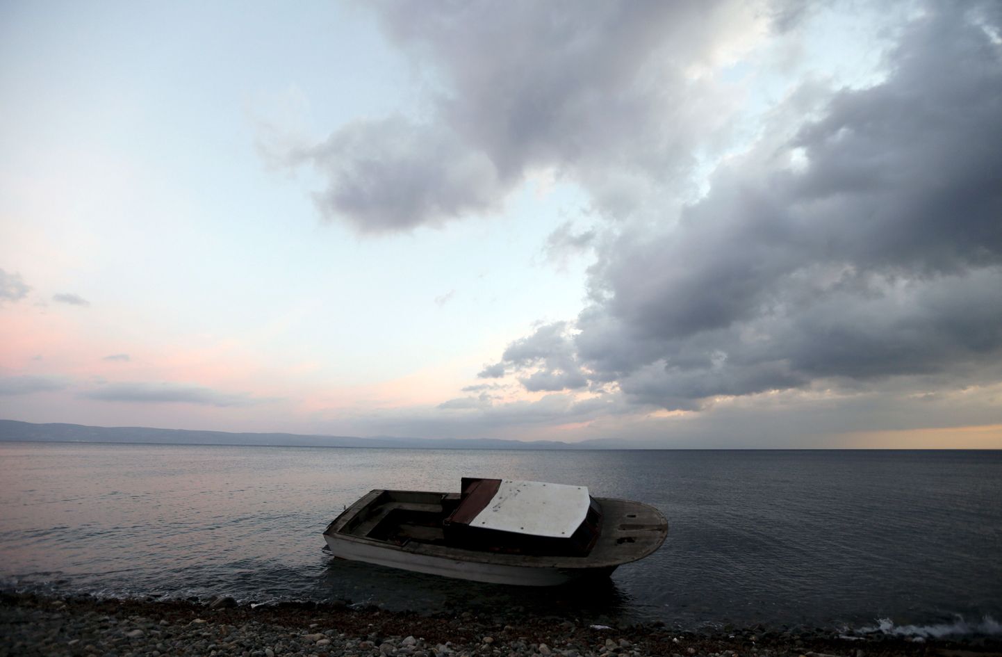 Paat Lesbose saare kaldal