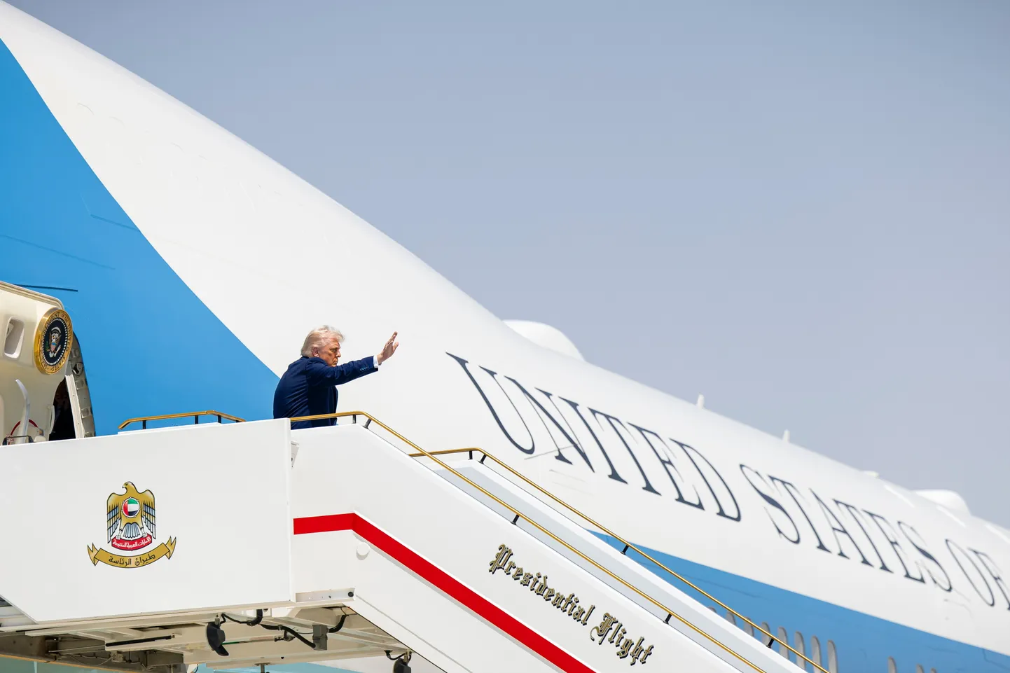 Donald Trump presidendilennukile pardumas.