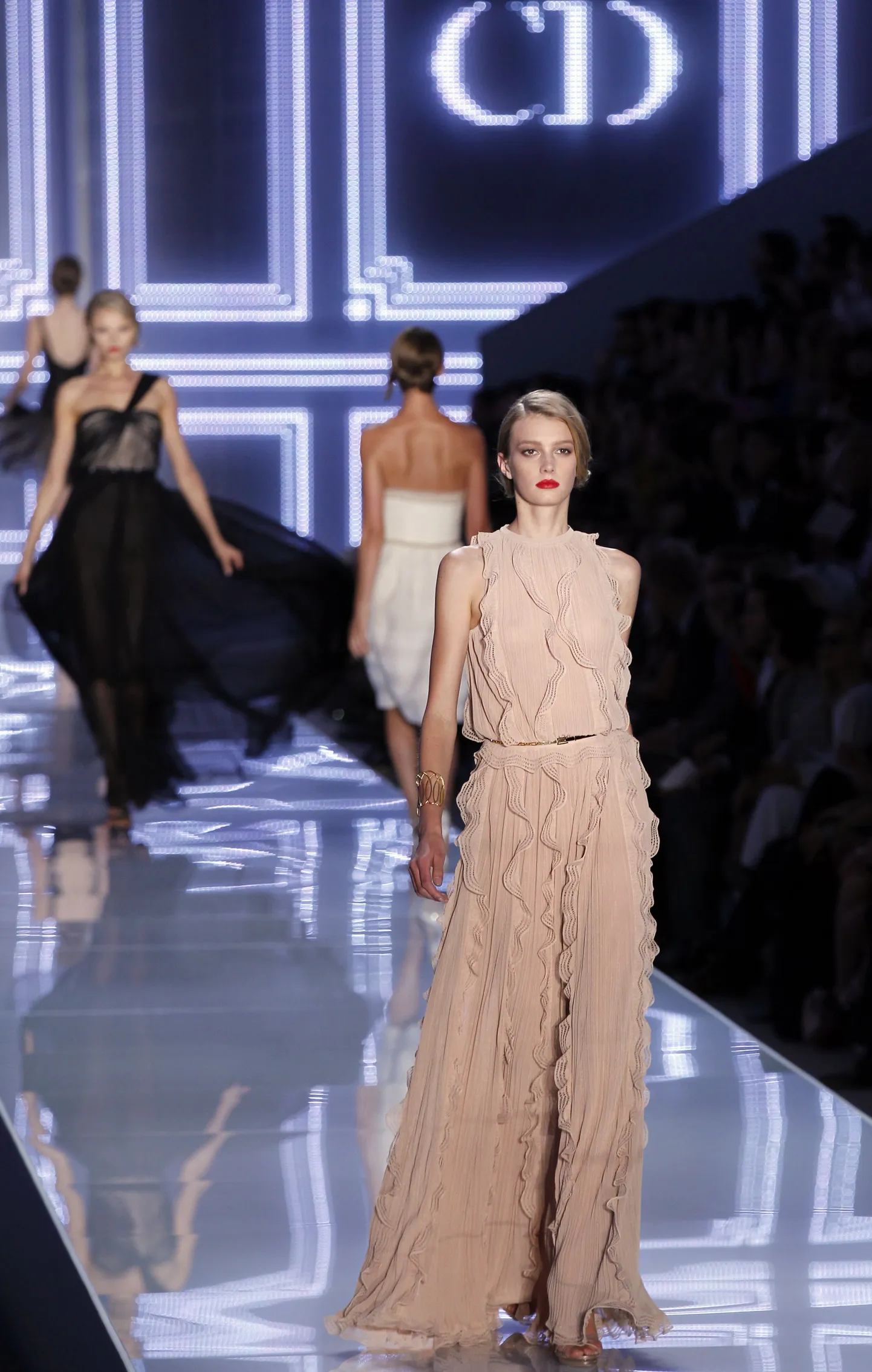 Показ коллекции Dior весна/лето 2012.