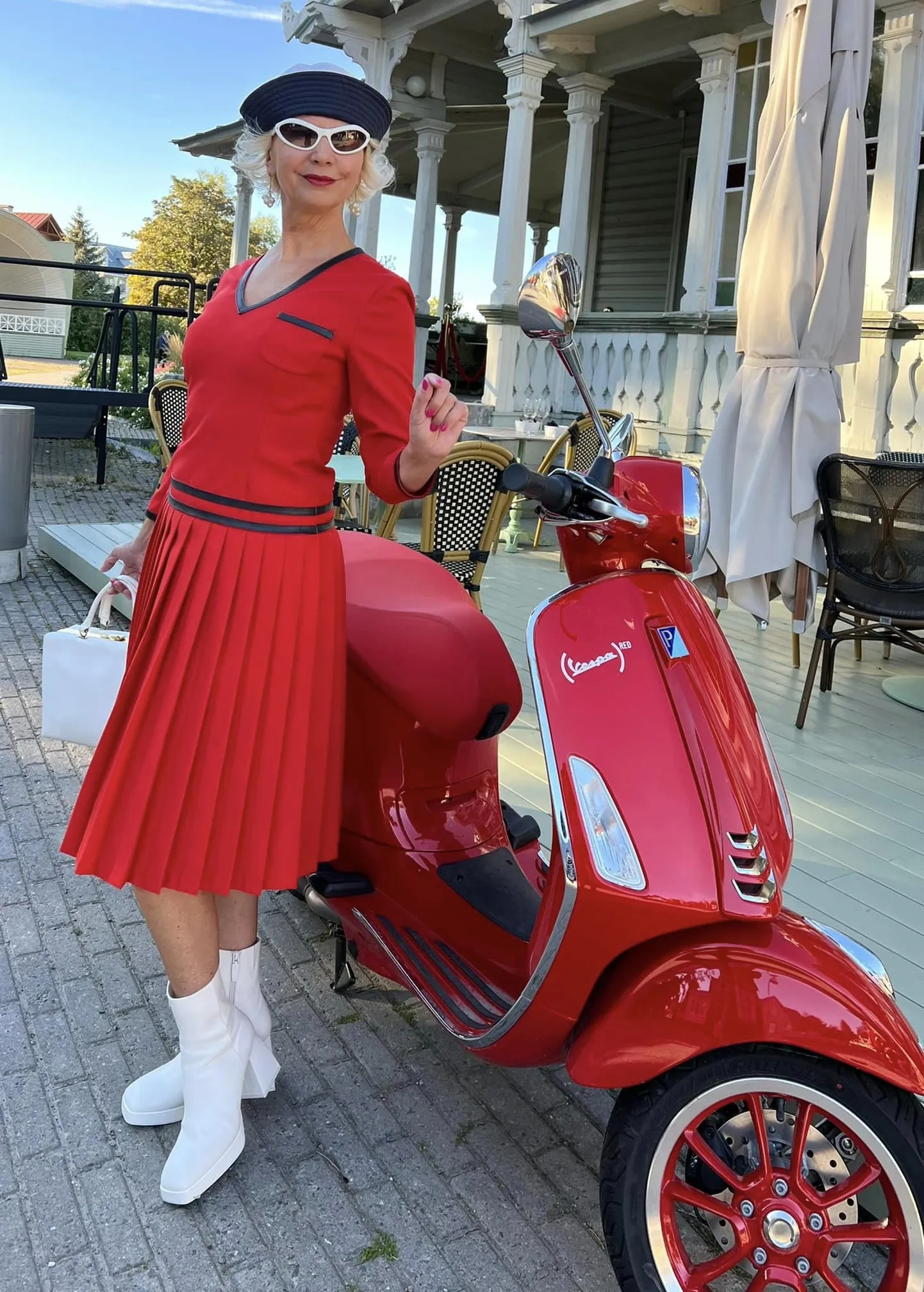 Диана Денисова в Хаапсалу на Vintage Weekend напоминает звзеду с обложки глянцквого журнала