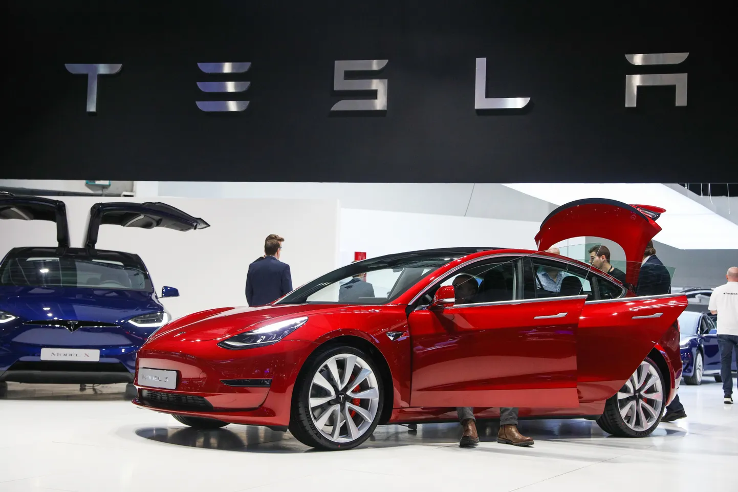 Tesla Model 3.