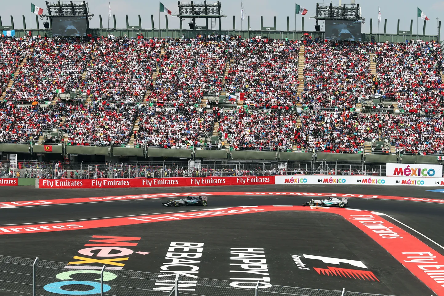 Nico Rosberg (GER) Mercedes AMG F1 W06 leads team mate Lewis Hamilton (GBR) Mercedes AMG F1 W06.
Mexican Grand Prix, Sunday 1st November 2015. Mexico City, Mexico.