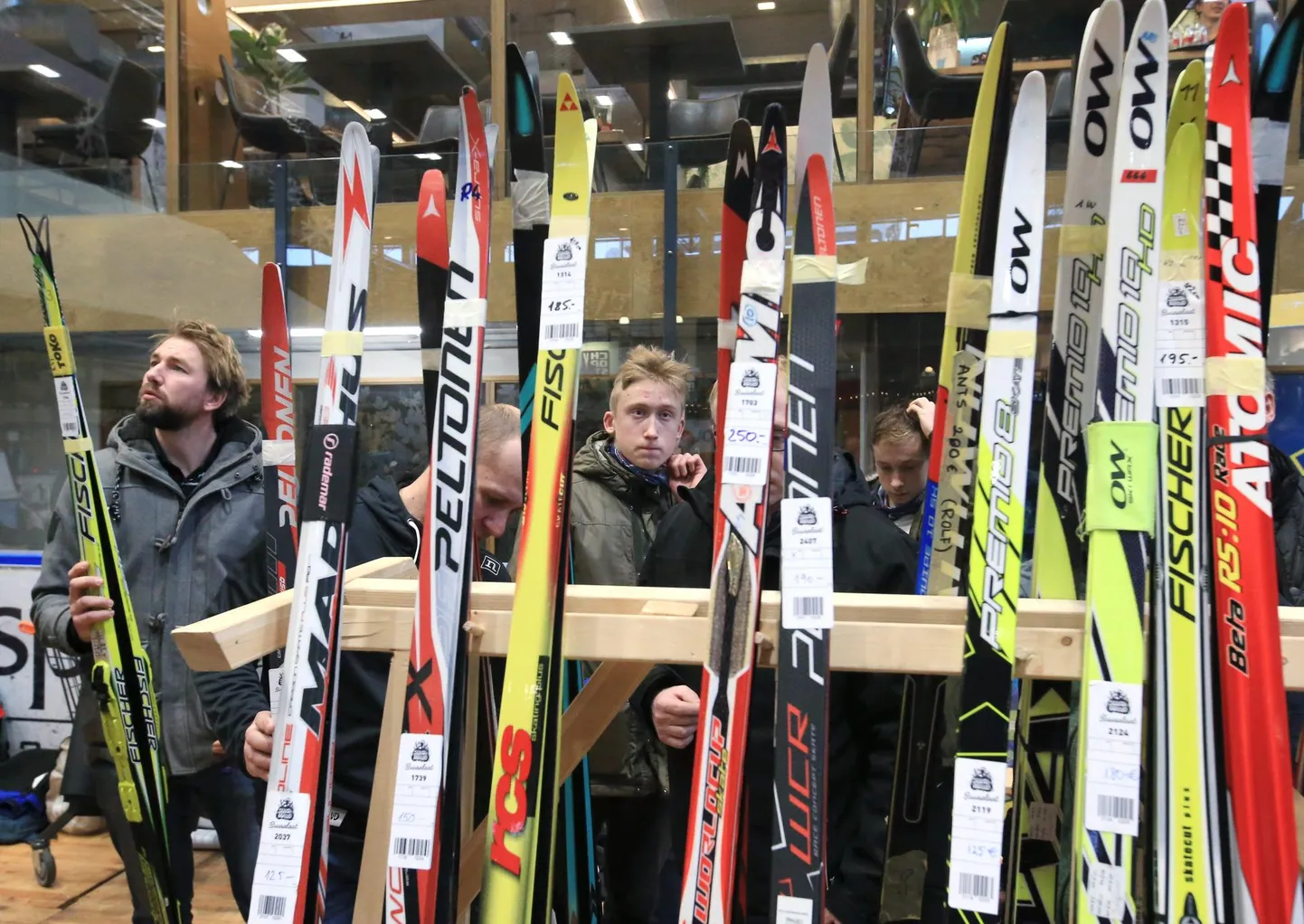 Nädalavahetusel korraldatud suusalaadal käis vilgas kauplemine.