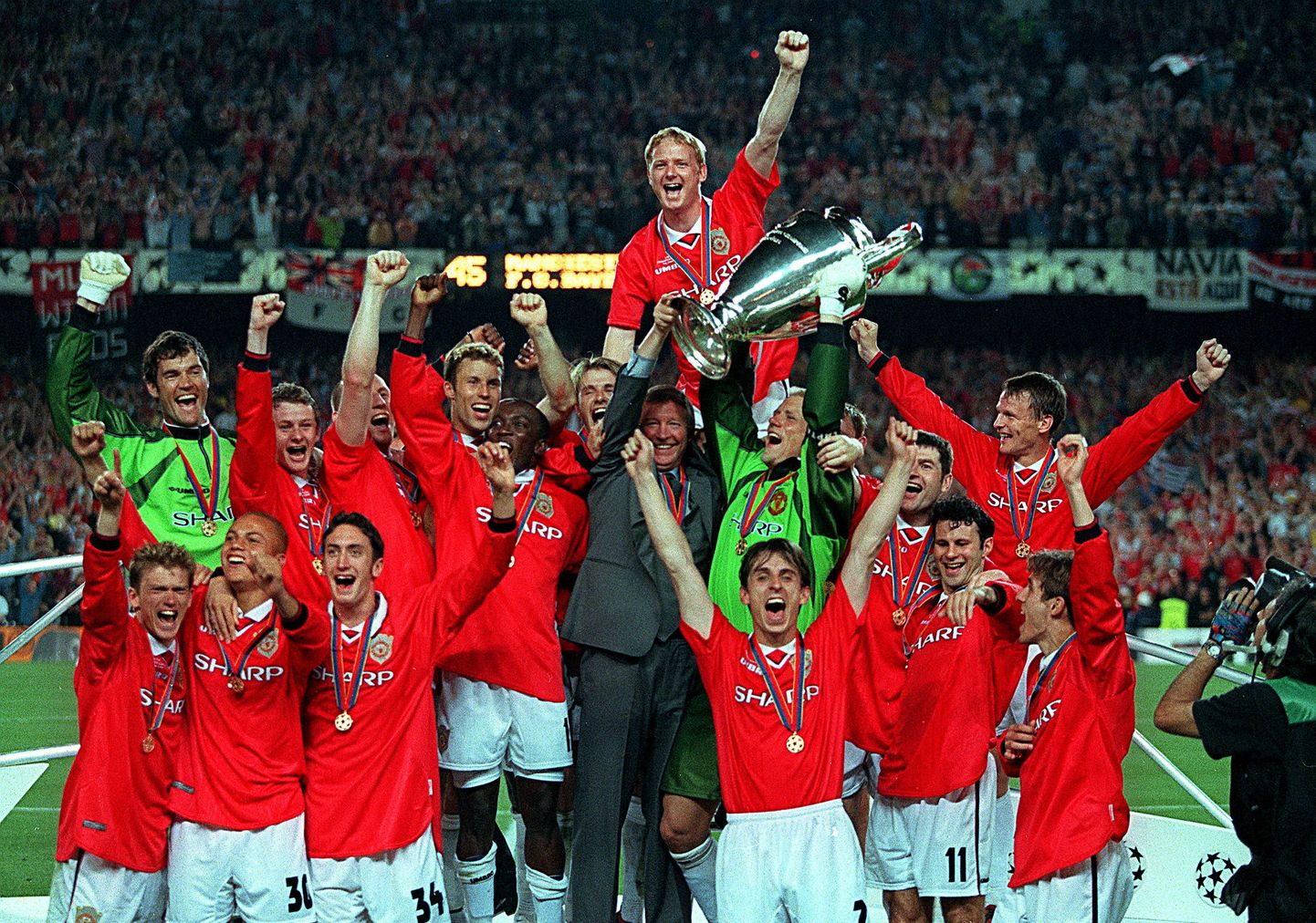 Võidukas Manchester Unitedi meeskond 26. mail 1999.