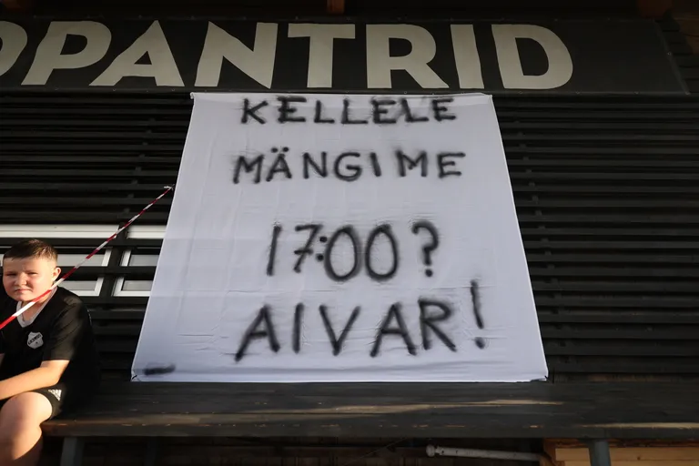 Plakat on suunatud EJL presidendile Aivar Pohlakule.