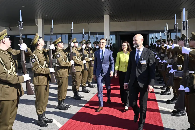 Soome Vabariigi presidendi Alexander Stubbi vastuvõtt Tallinna lennujaamas.