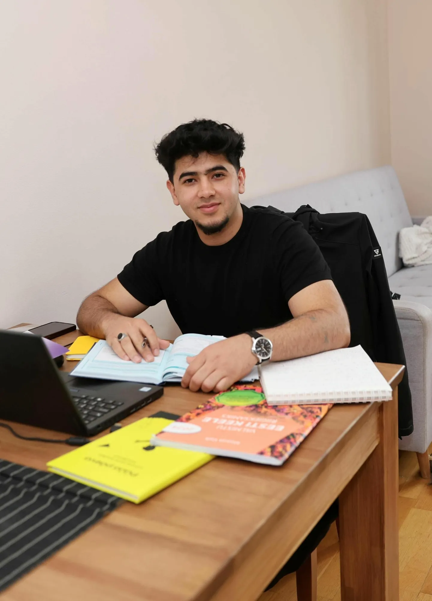Luunja keskkooli lõpuklassis õppival Ahmad Jalal Faizyl läks eesti keel teise keelena riigieksam hästi. Siiski tunnistas noormees, et kuulamisülesanded panid mõneti kukalt kratsima.