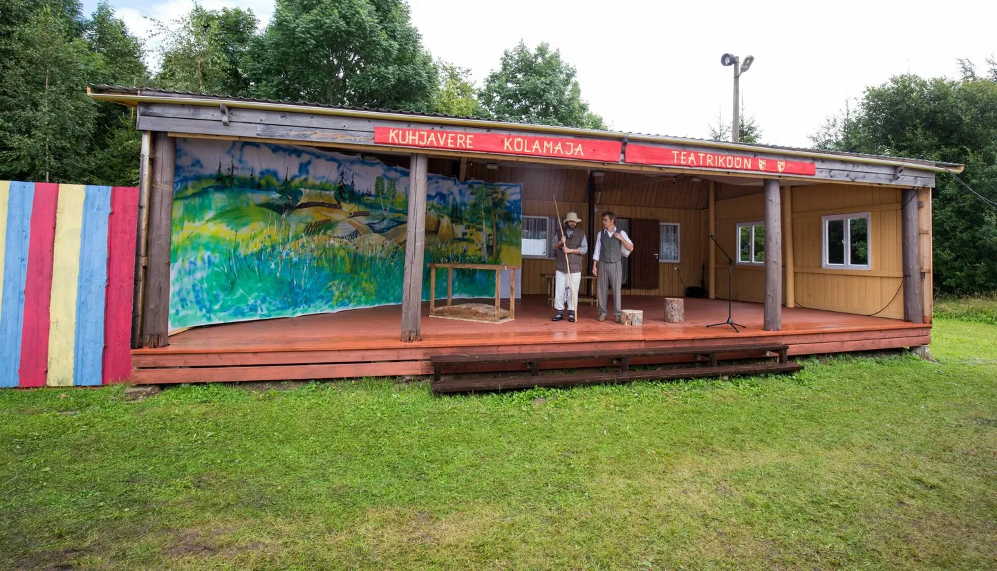 VILJANDI, EESTI, 14AUG6
Kuhjavere külateatrite festival. Võhma näitetrupp Rassijad etendasid 12. Kuhjavere külateatrite festivalil August Kitzbergi "Neetud talu".

ELMO RIIG/SAKALA