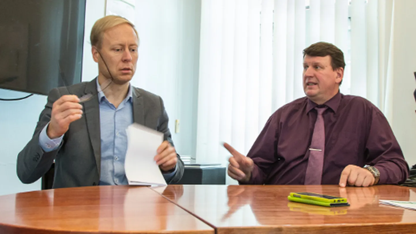 Andres Vainola (paremal) on viimased kolm aastat Eesti Energia juhatuses vastutanud nii kaevanduste kui ka Jõhvis asuva tehnoloogiaettevõtte Enefit Solutions tegevuse eest, alates detsembrist võtab selle töö temalt üle Raine Pajo, kes jätkab samal ajal ka elektrijaamade ja õlitehaste tegevuse kureerimist.