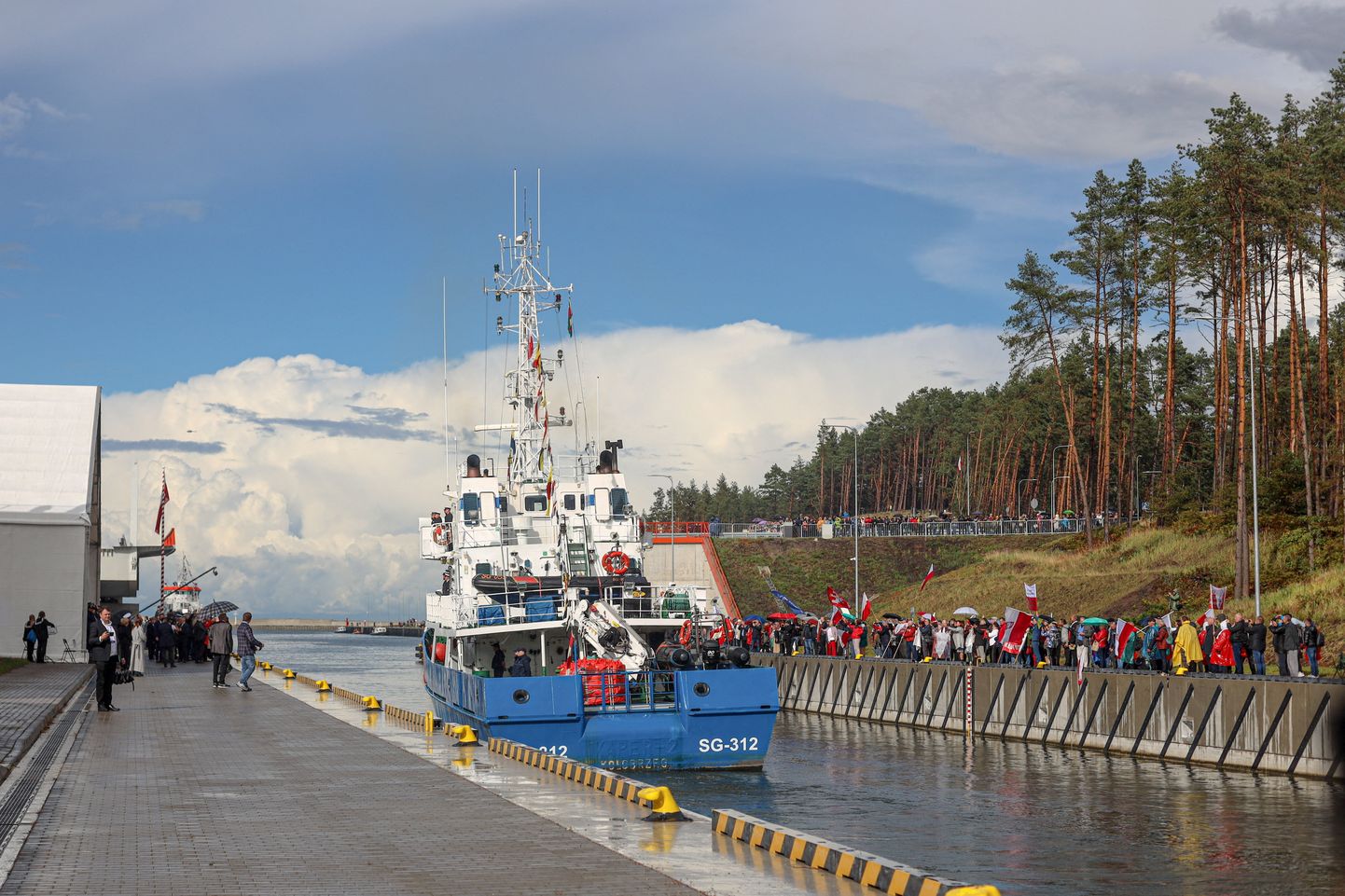 Poola avas uue laevatee Visla laguuni ja Läänemere vahel.