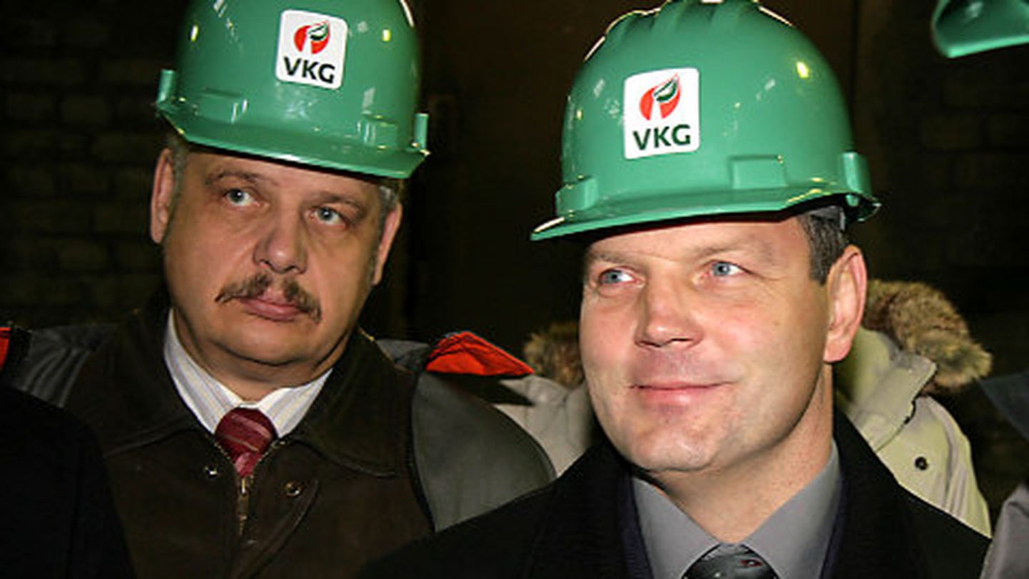Riho Breivel ja Viru Keemia Grupi  suuromanik Priit Piilmann sattusid sellele pildile Petroteri esimese õlitehase valmimise ajal 2009. aasta lõpus.