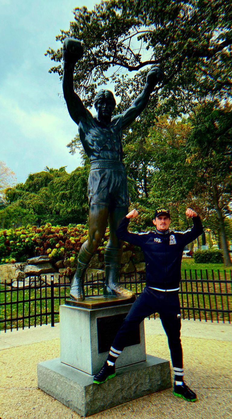 Филадельфия, статуя Rocky
